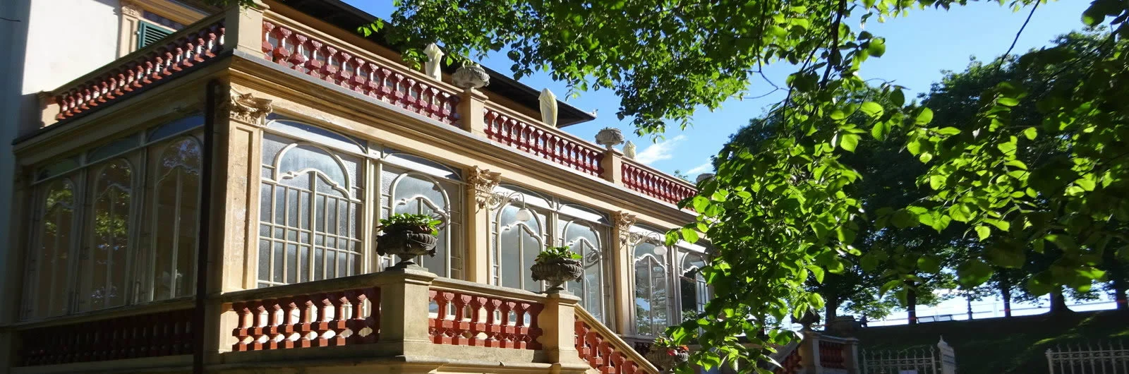 Lucca Italian School is set in a beautiful liberty style villa in the historic center of Lucca, Italy. * 