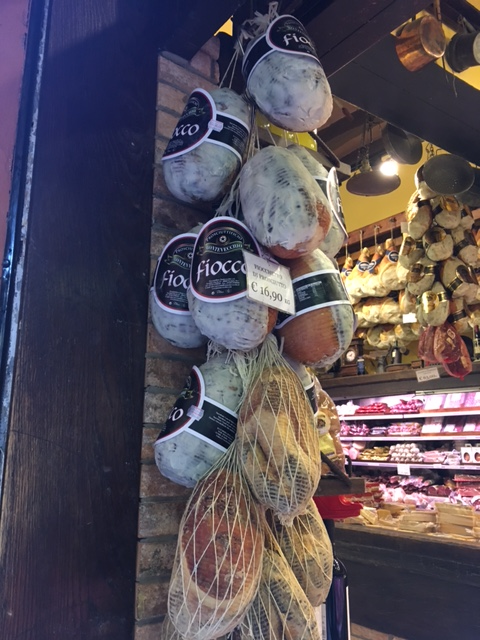 Quadrilatero market display