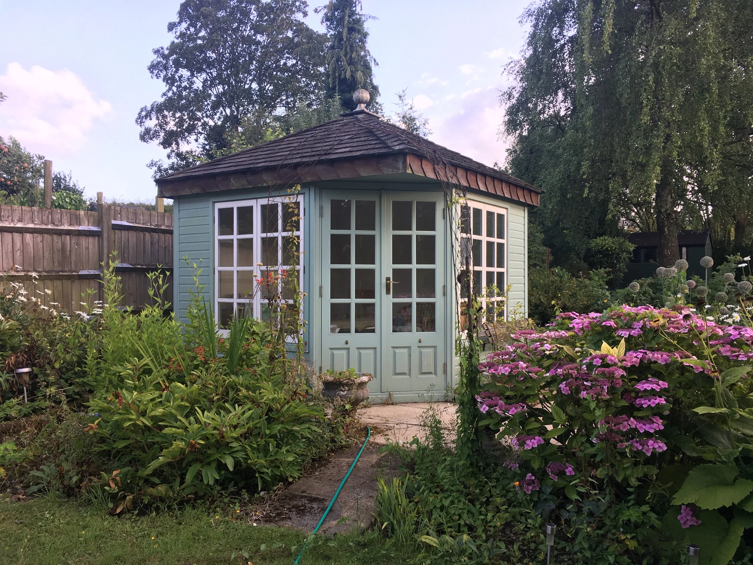This pretty English garden in Hampshire belongs to my friend Sarah.