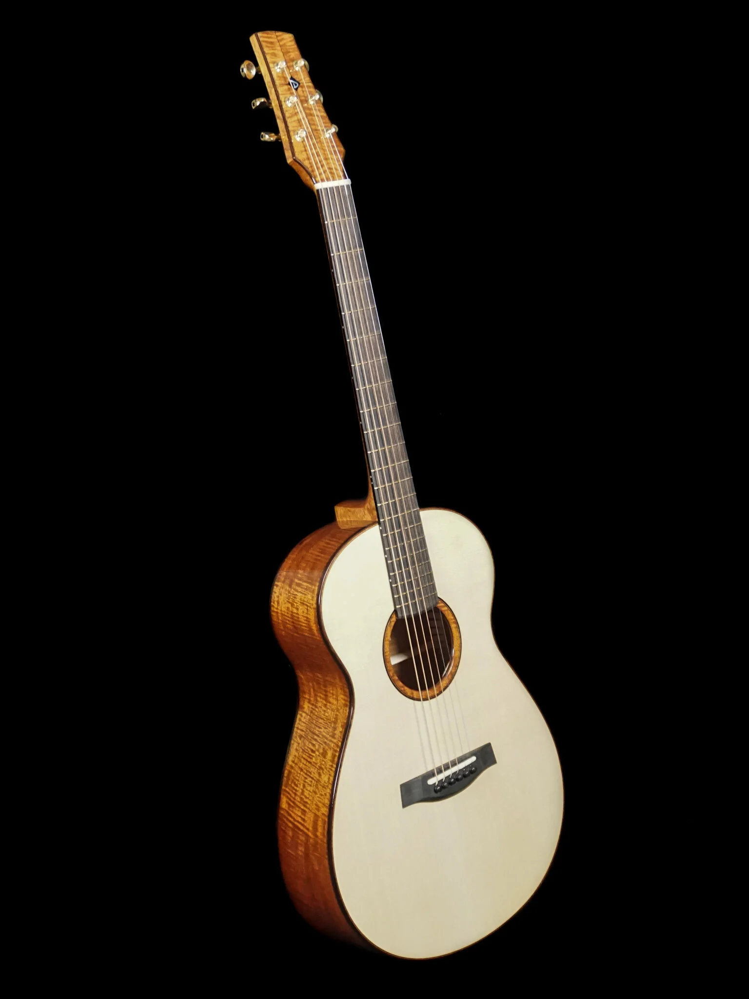 Fiddleback Mahogany OO-09-2.jpg