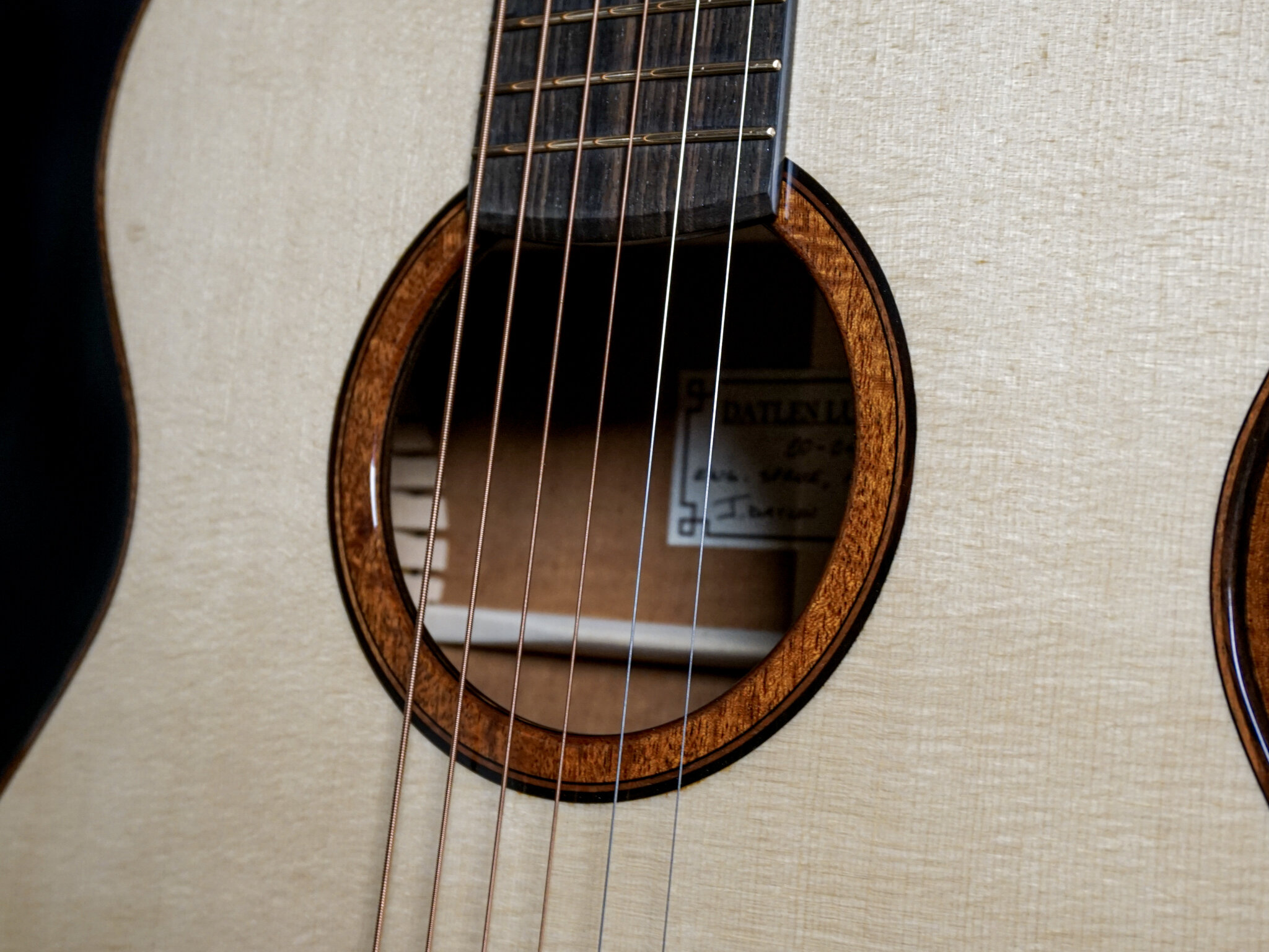 Fiddleback Mahogany OO-20.jpg