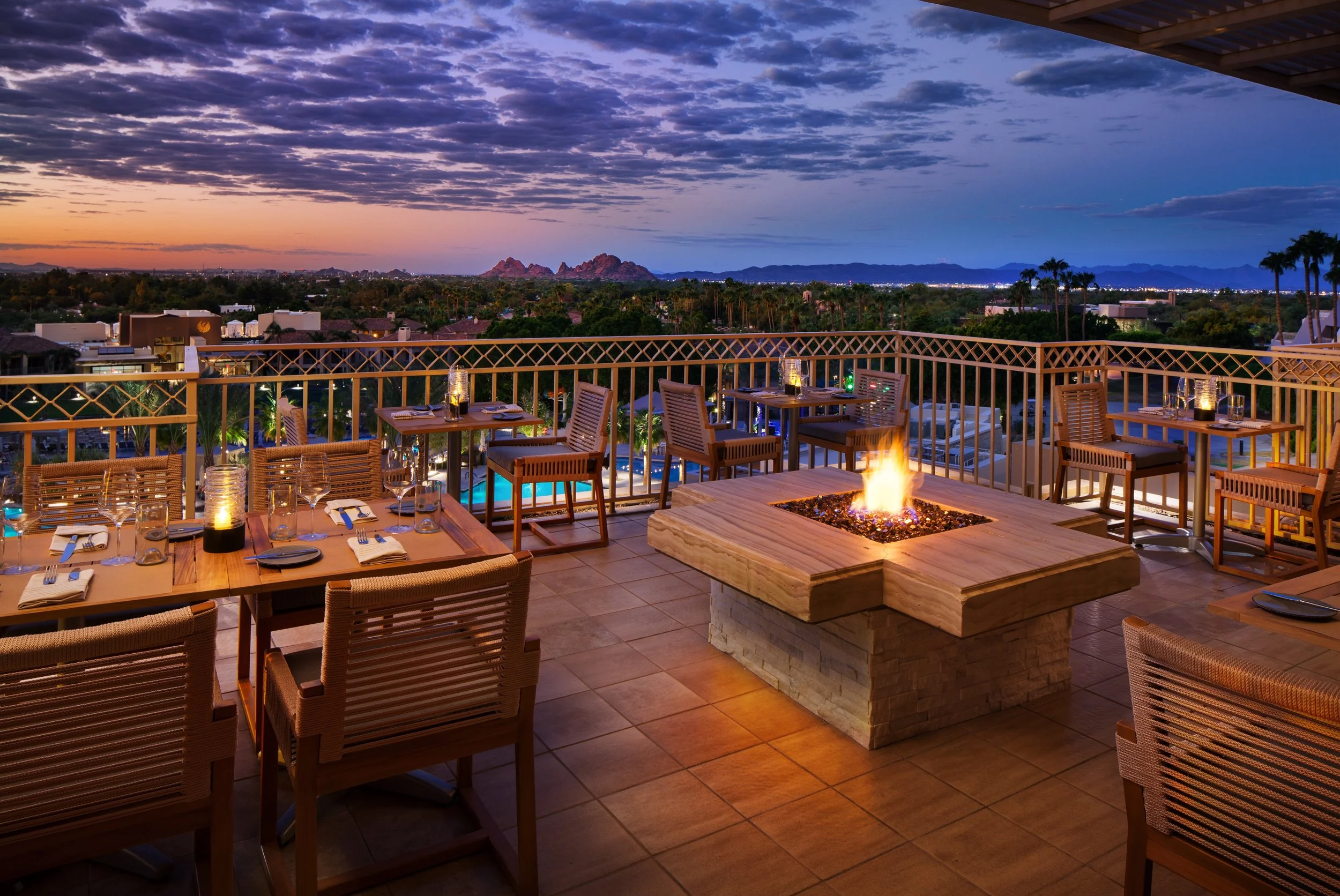 Patio Soak in Scottsdale’s nearly 330 days of annual sunshine on our stylishly refreshed outdoor dining deck.