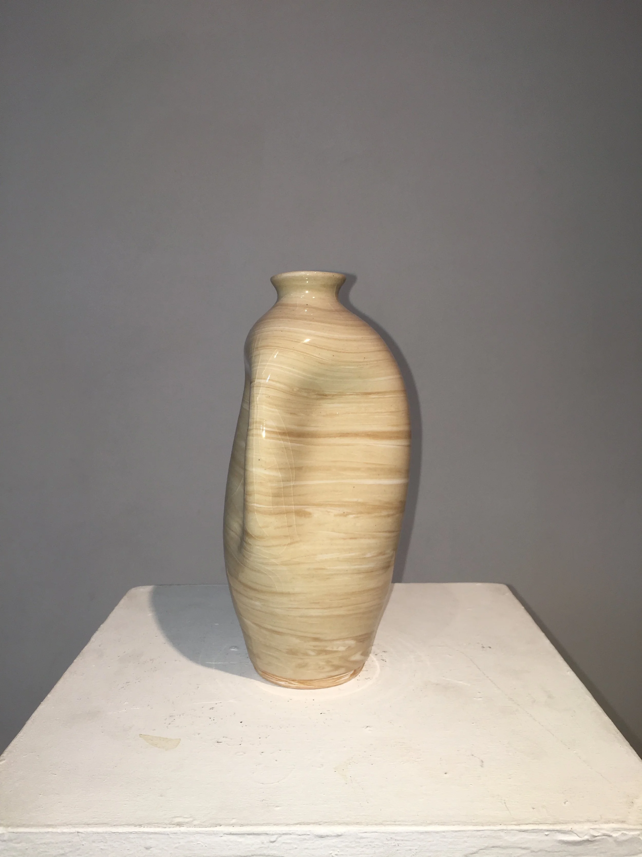 Very fine marbling with crackle on elegant form 1 