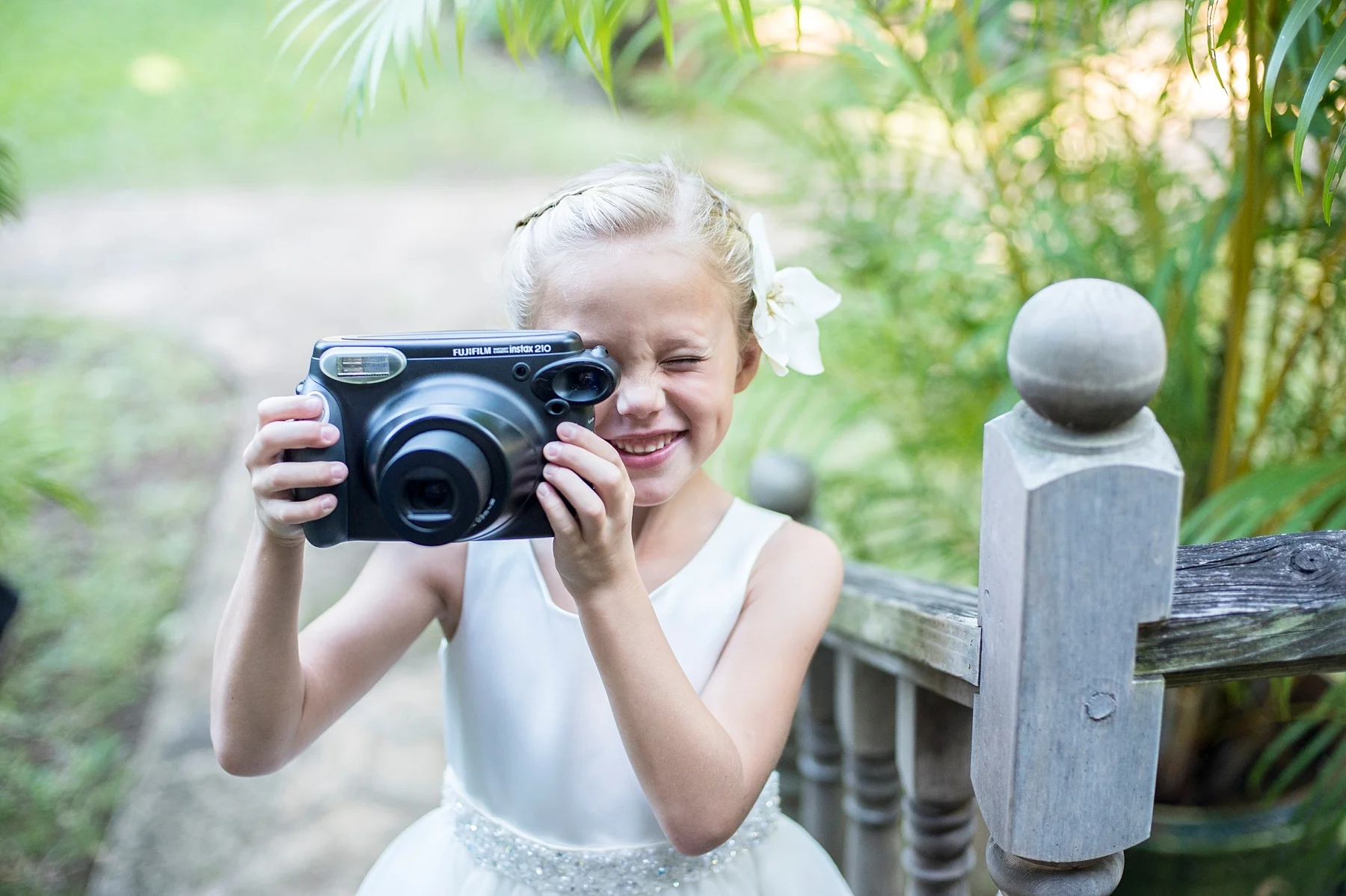 19-flower-girl-polaroid-camera.jpg
