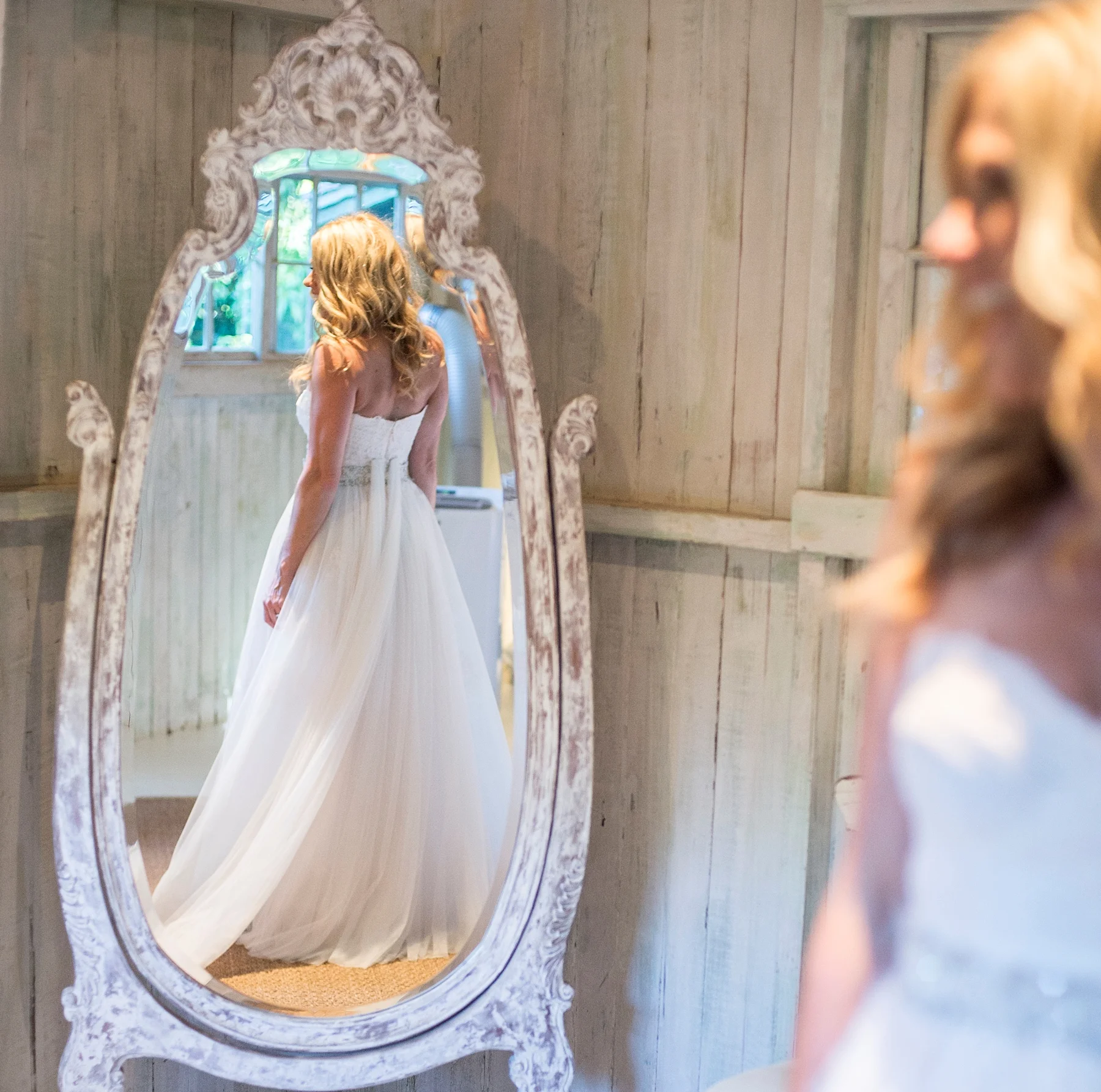 22-bride-getting-ready-haiku-mill-mirror.jpg