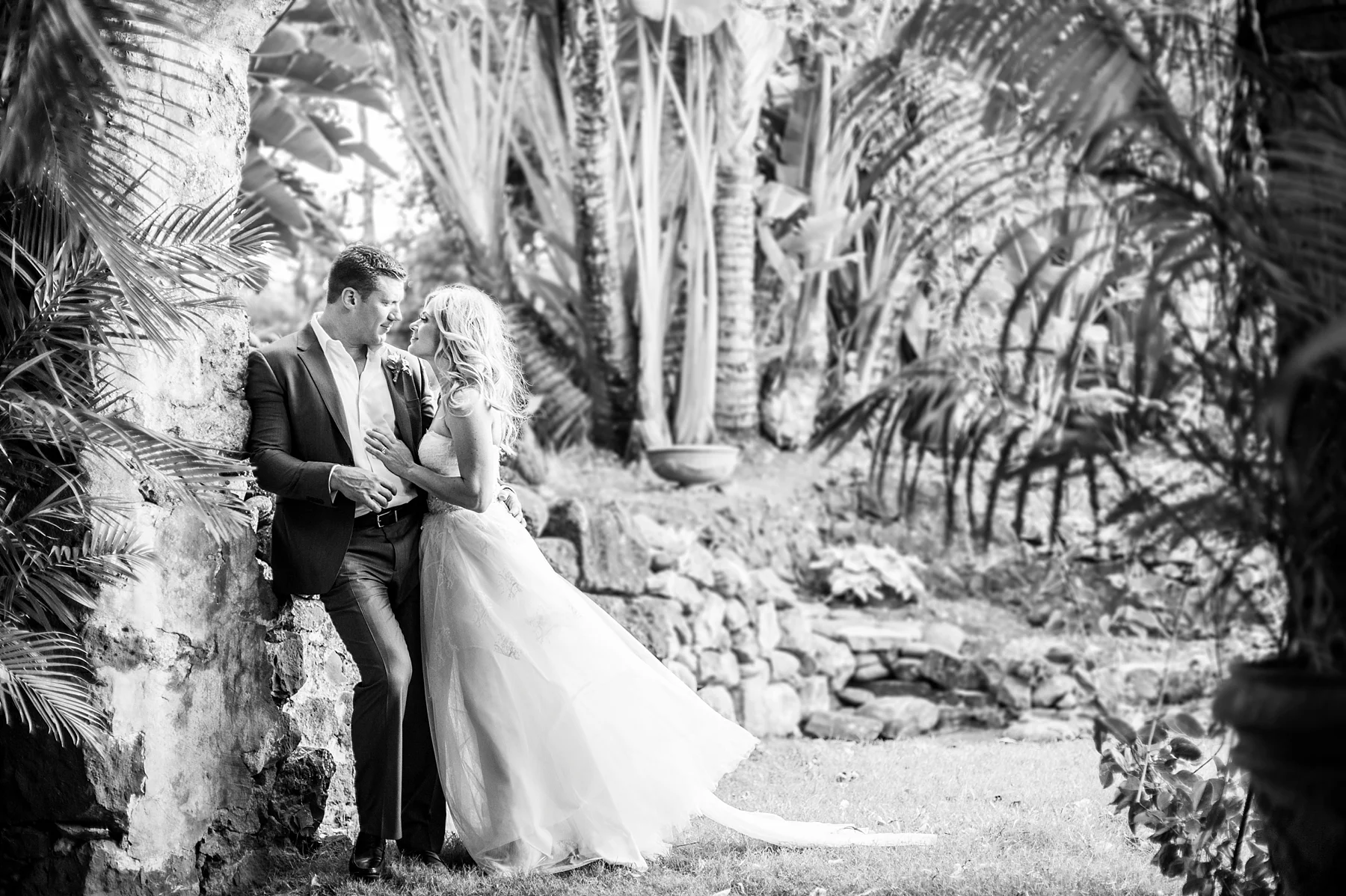 63-romantic-black-and-white-embrace-bride-groom.jpg