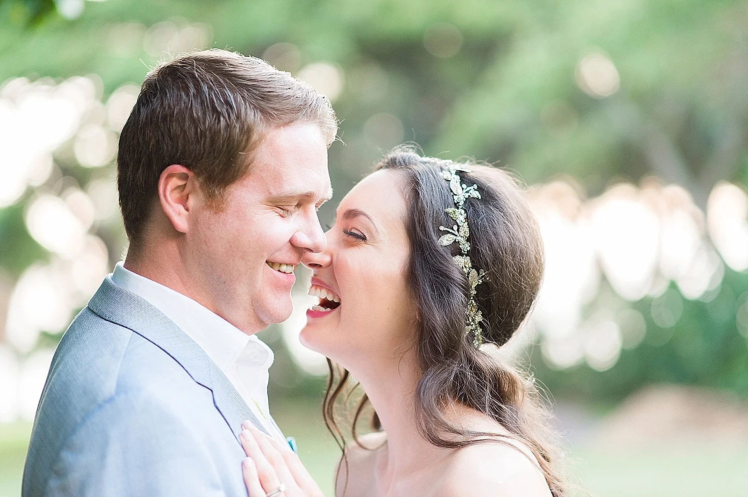 maui-wedding-photographer-bride-groom-laugh-olowalu-plantation-house