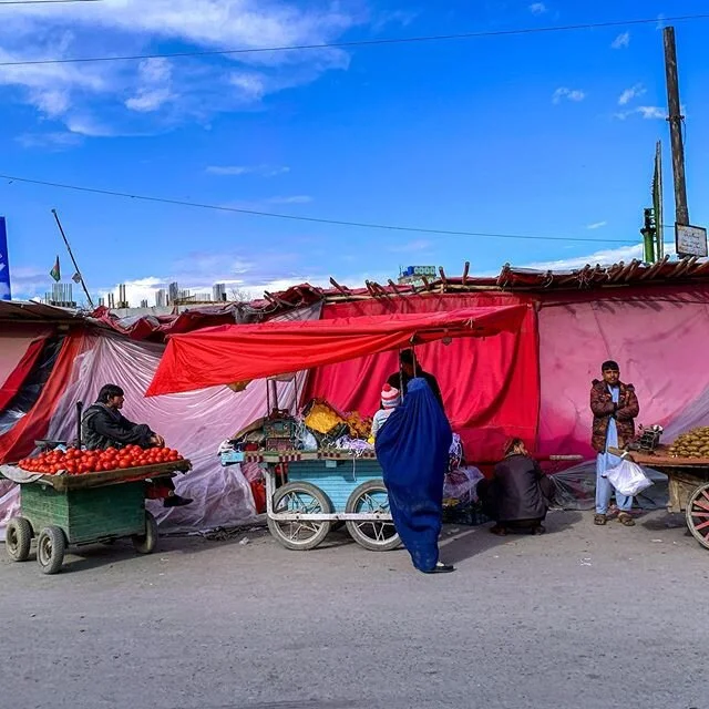 Some pretty socially-distanced shopping, at least on the scale of Kabul markets, in Dahan-e Bagh today. City been much more quiet these days with lockdown, as #corona starts spreading in the capital&mdash;w 51 of the 349 cases recorded in AFG as of n