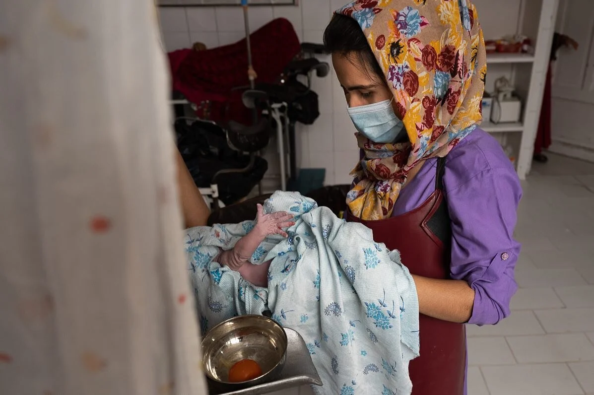 A midwife delivers a baby in Wardak province, which experienced heavy fighting during the war. 📸 s at the regional hospital and at Kabul's Malalai maternity hospital for @wsj @jess__donati &acute;s piece &quot;Maternity Care, Once a Sign of Hope in 