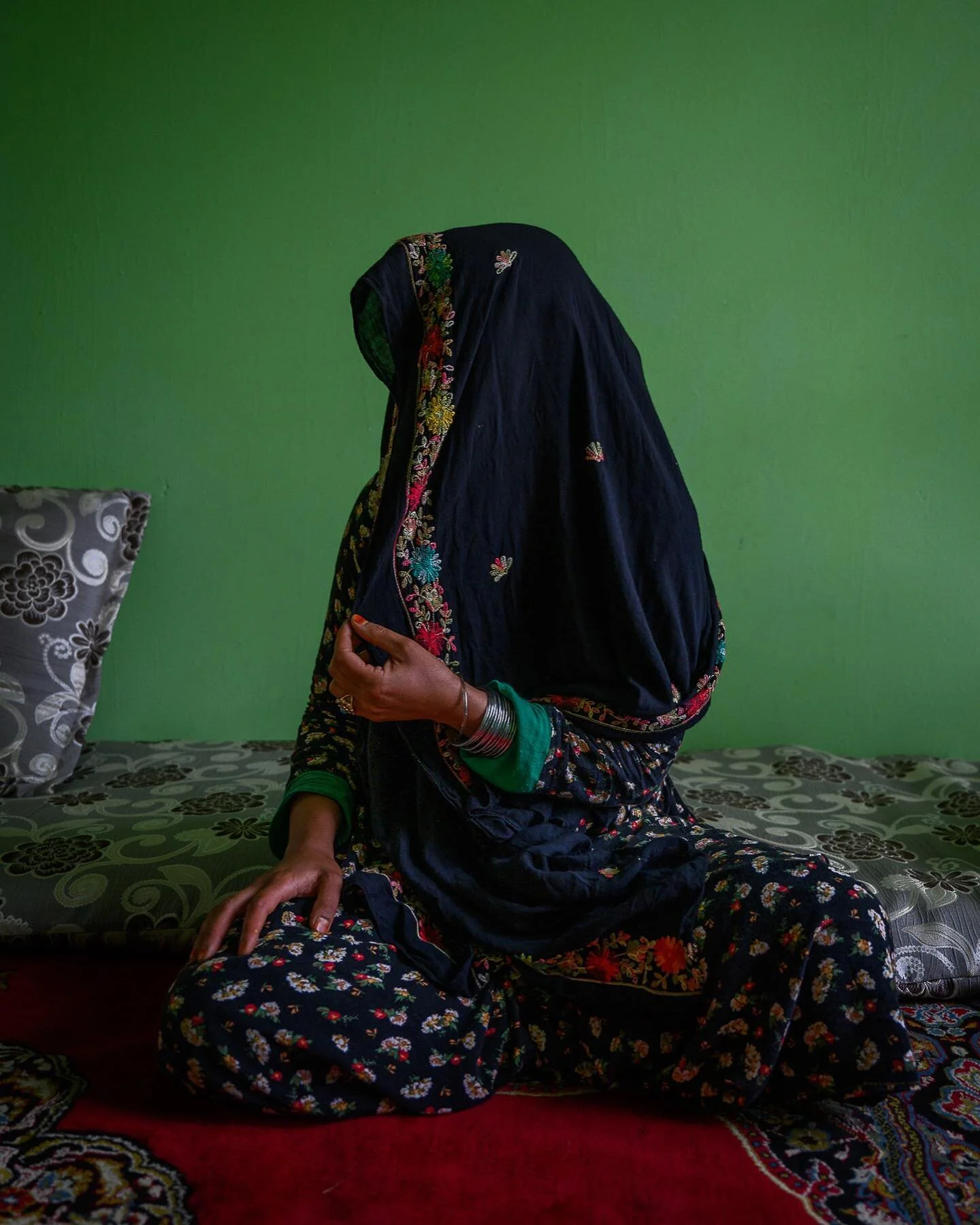 A Taliban&rsquo;s wife, an ex-govt employee, a fashion brand manager. I spoke to Zahra, Roshana and Malalai for a piece on what the regime change has meant for Afghan women. The answer: very different things. One in common: crushing poverty. For @ell