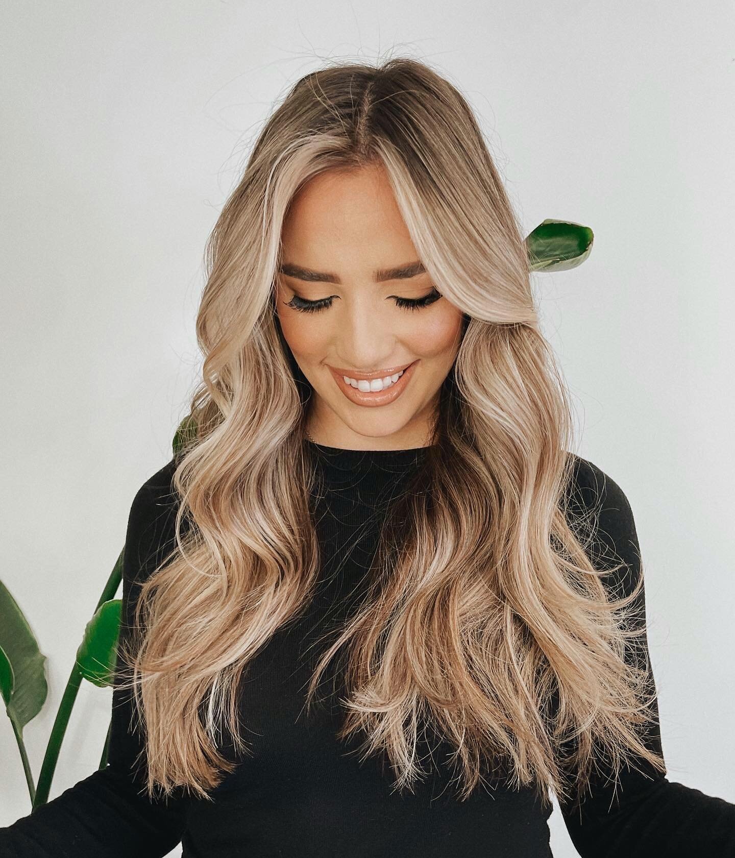 One last appreciation post for this hair because @biancajcox is going to be switching it up this weekend! #Hairthrone @hairthrone #blonde #newyorkhair #hairinspo #hairstyle #balayage #hairgoals #haircolor ✨