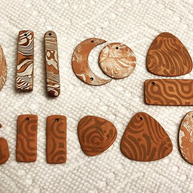 Student pieces from today&rsquo;s Mokume Gane class (1st photo) and the pieces I did (2nd). Copper with bronze inlay and marbled copper &amp; silver. So fun!  #artclay #metalclay #metalclayjewelry