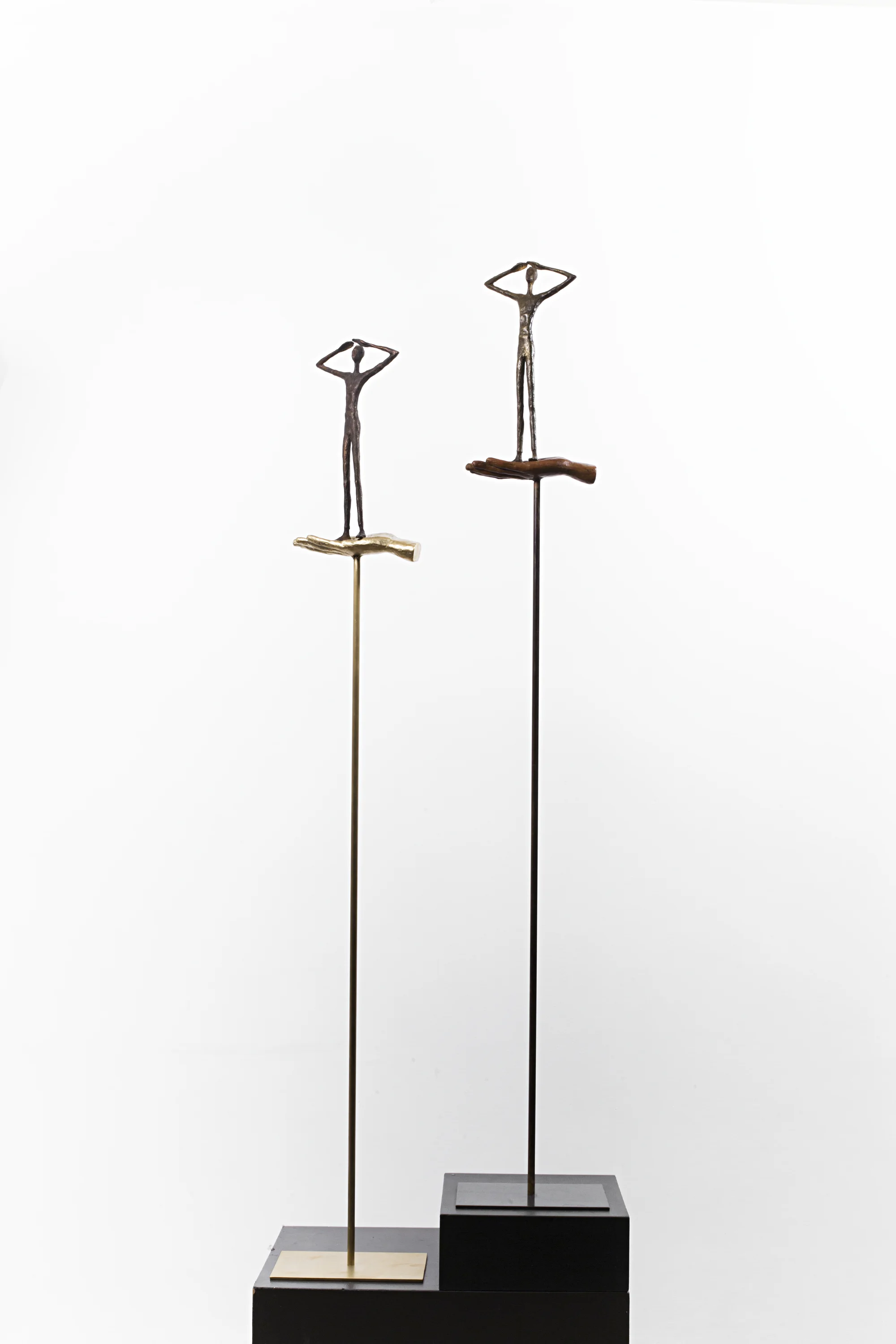 Looking in the Future Bronze Ed. /30 Lost wax 140 x 32 x 32 cm