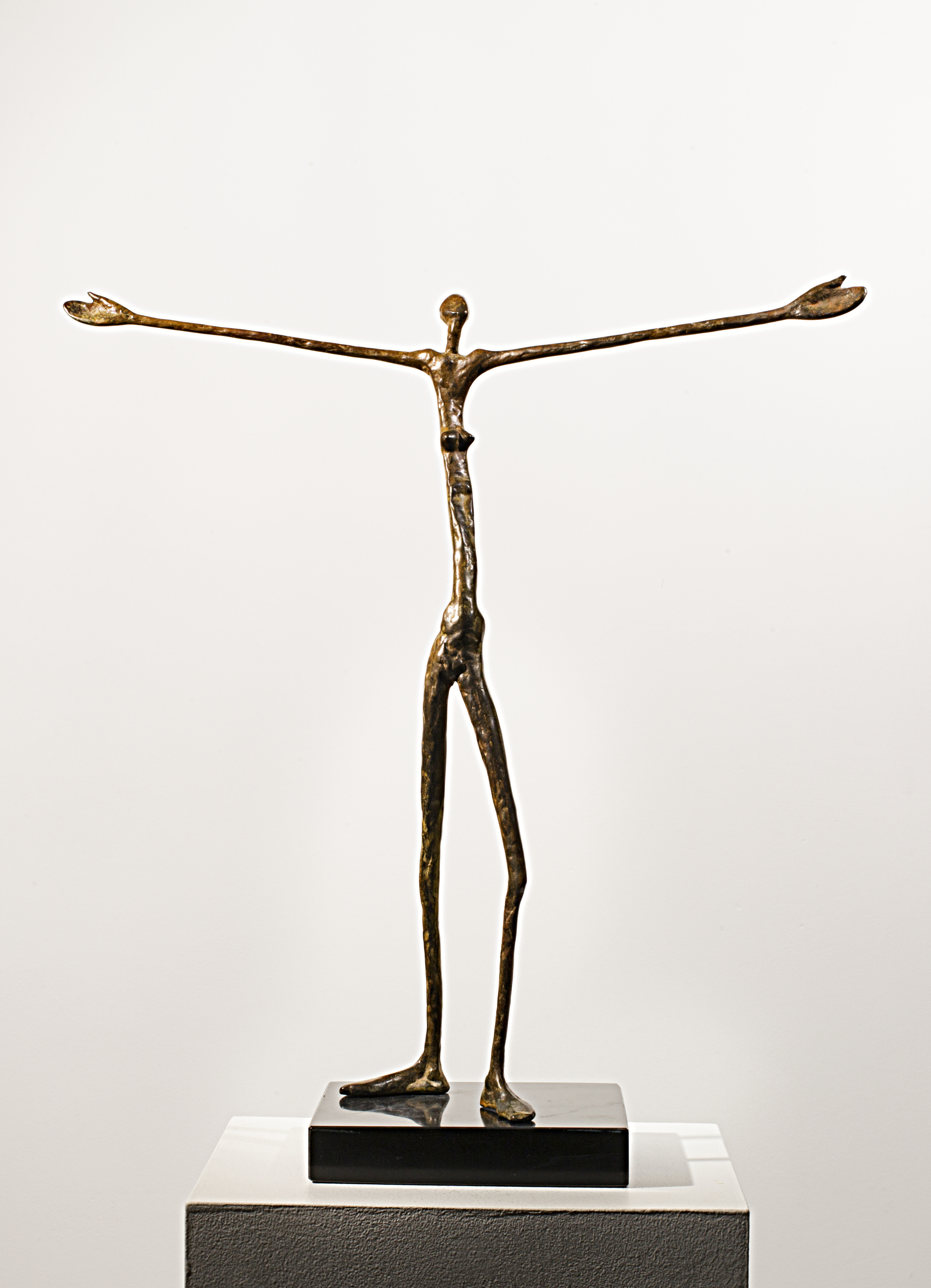 Embracing the World Bronze Ed. /30 Lost wax 52 x 50 x 15 cm Greeting the Day Bronze Ed. /30 Lost wax 43 x 8 x 8 cm