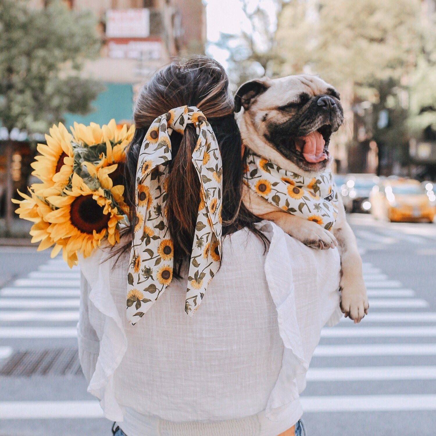 Sunflowerprint-hairscarf-dogbandana-dogmom-twinning-newyork-madeinnewyork-pug-dogaccessories.jpg