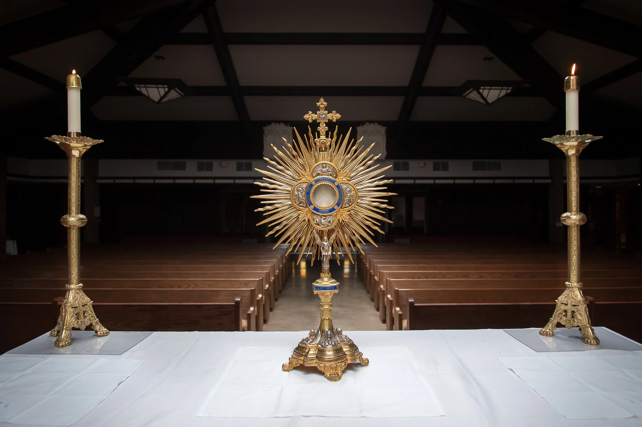 The-monstrance-on-altar.jpg