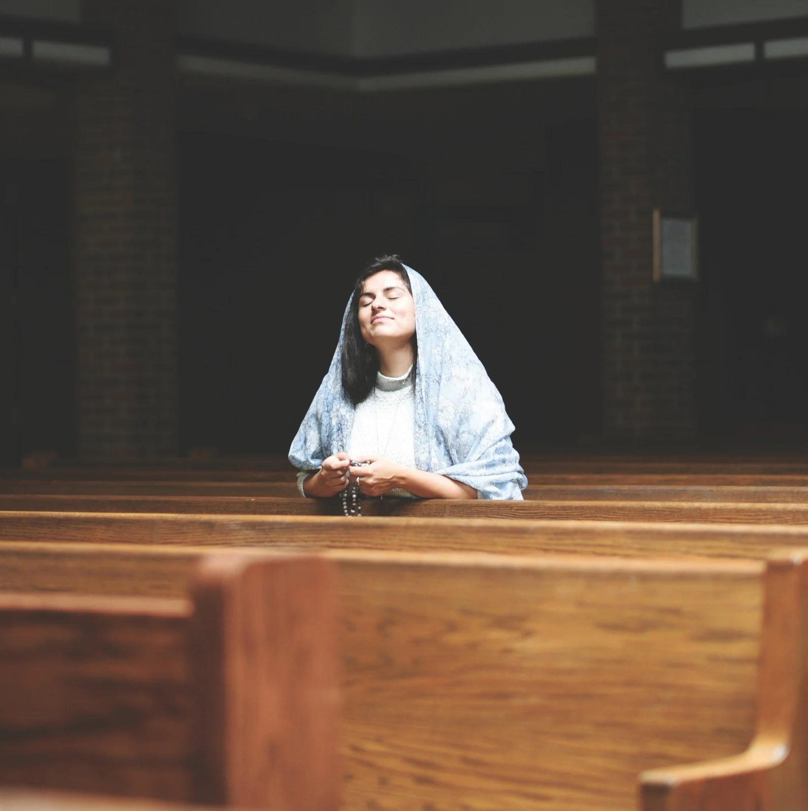 woman-praying-rosary-during-adoration.jpg