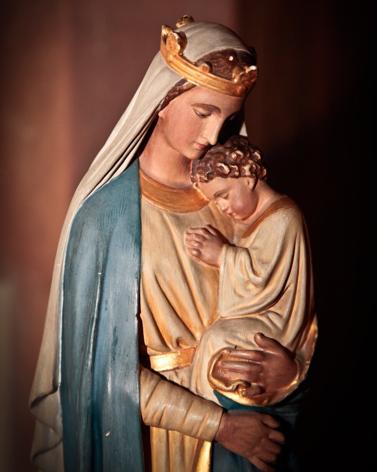 Statue of Mary holding Jesus