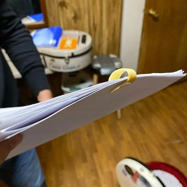 Dennis Crouch&rsquo;s quick fix for a stack of charts with no paper clip: thumbpick. #hightechredneck @mrbigbass