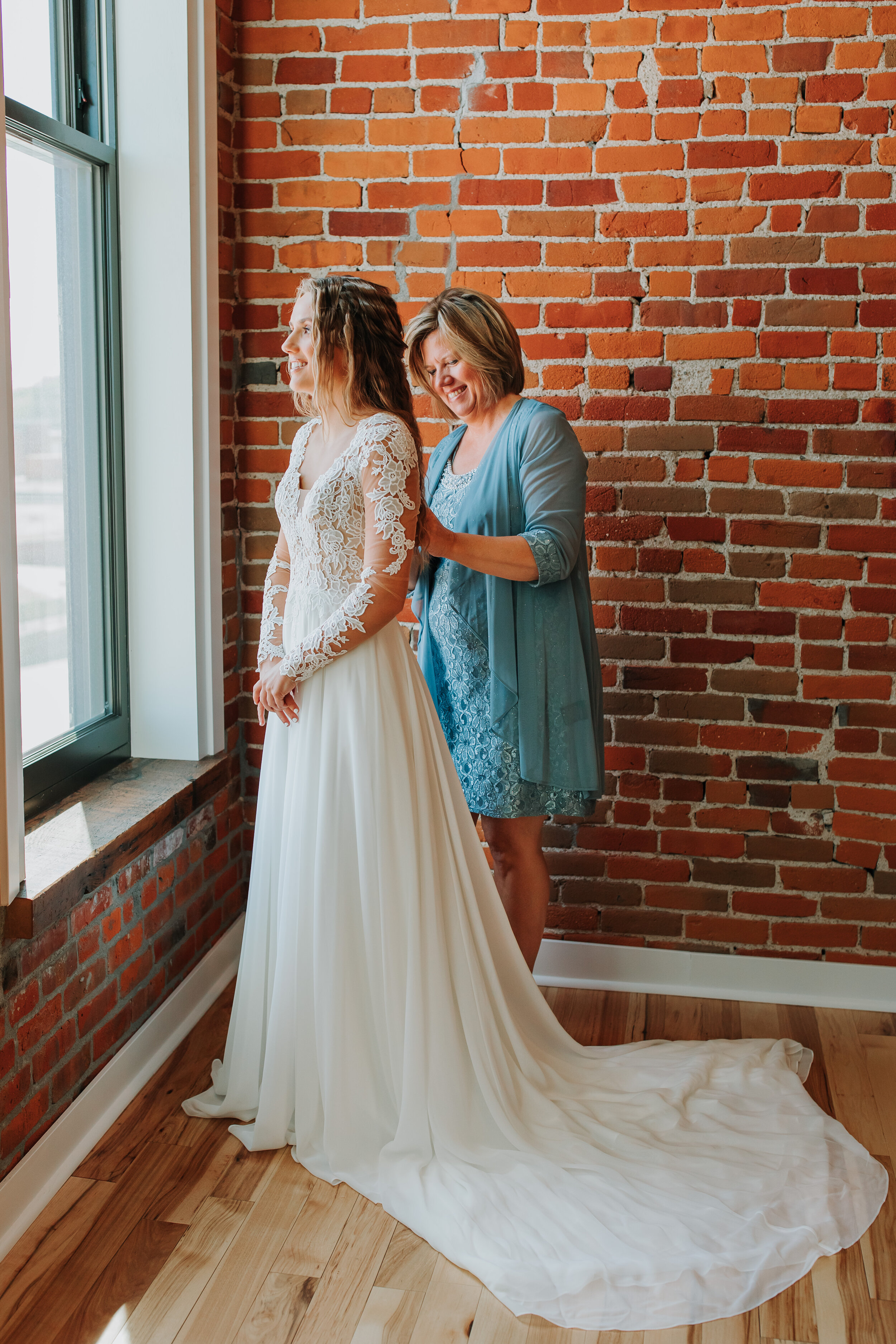 Megan & Sam - Married - Nathaniel Jensen Photography - Omaha Nebraska Wedding Photographer-19.jpg