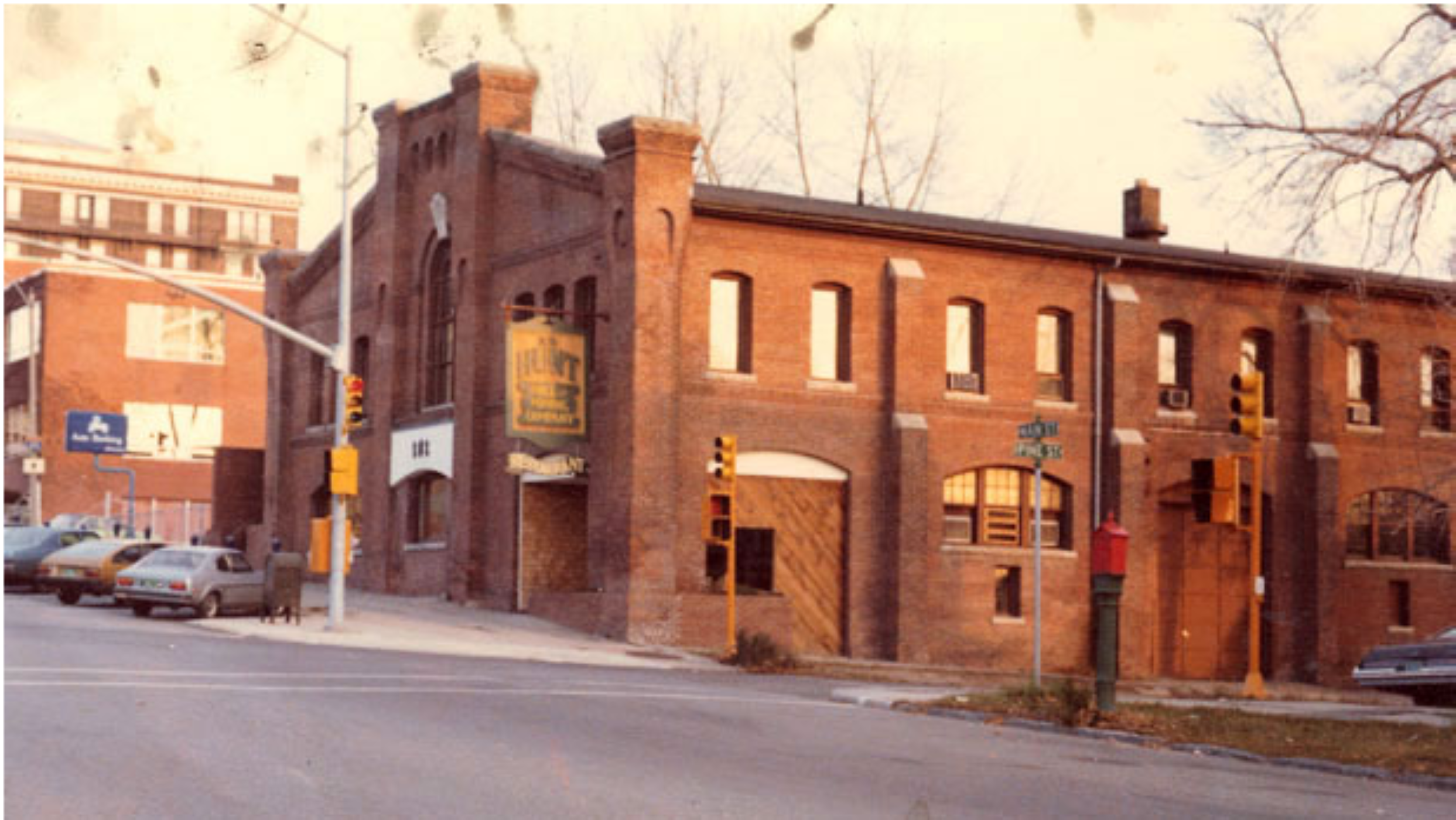 old-woodburys= Hunt's Burlington.png