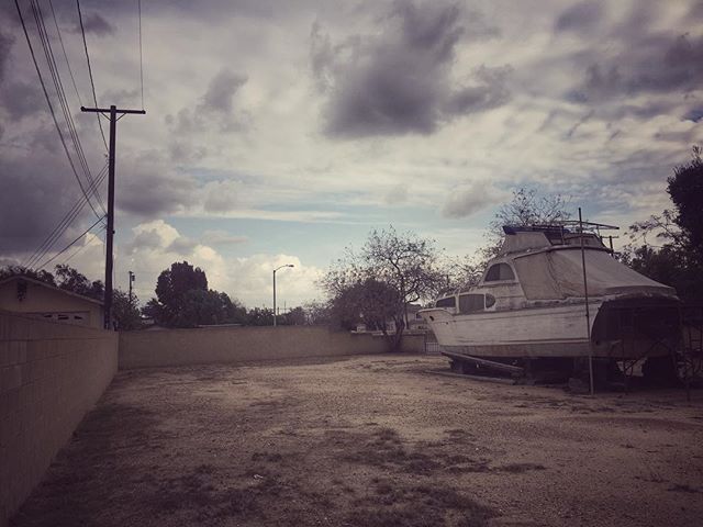 Who says you have to conform...whatever floats your boat works.
#losangeles #sgv #sangabrielvalley #sangabrielvalleyphotographer #boat #boatlife #whatevermakesyouhappy