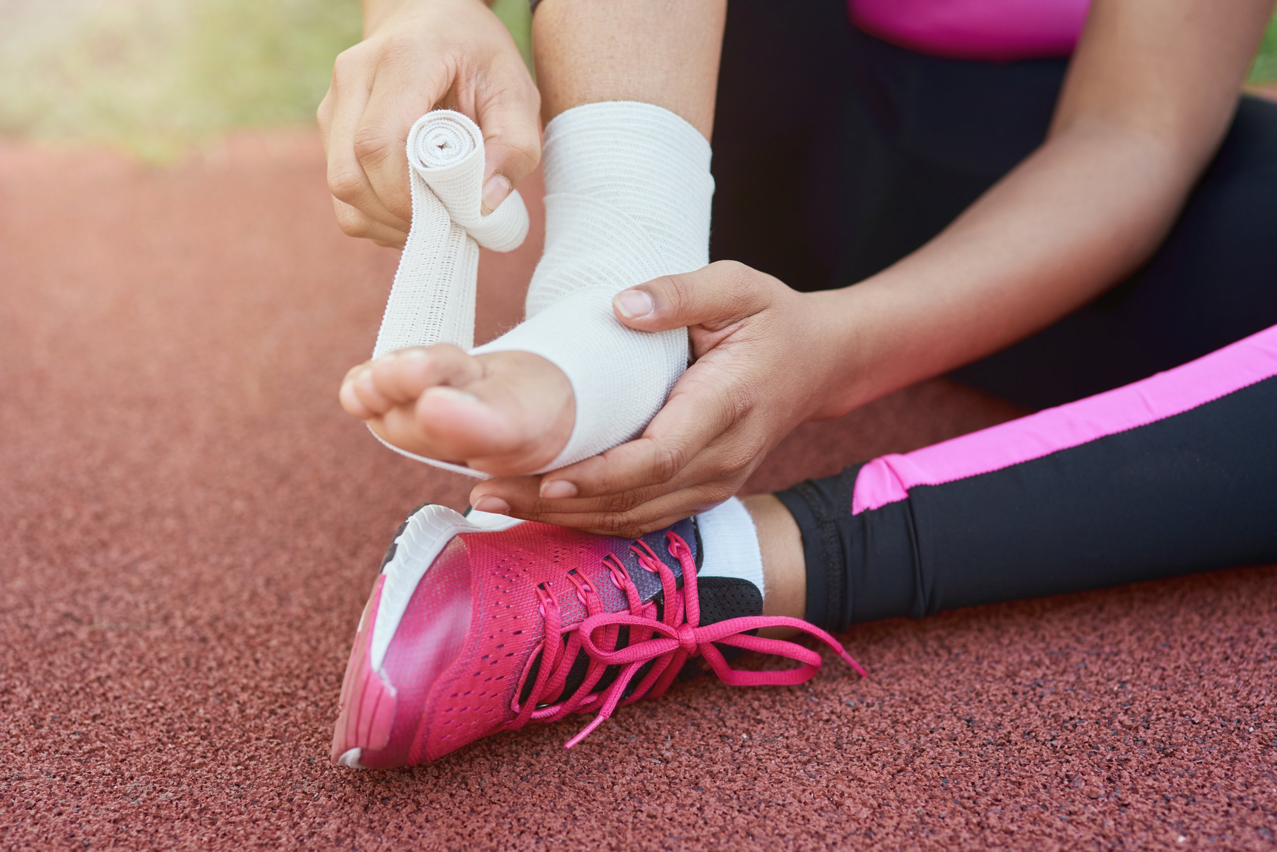 4 Tips to Help Reduce Swelling with Compression Wear After an Injury – Ames  Walker