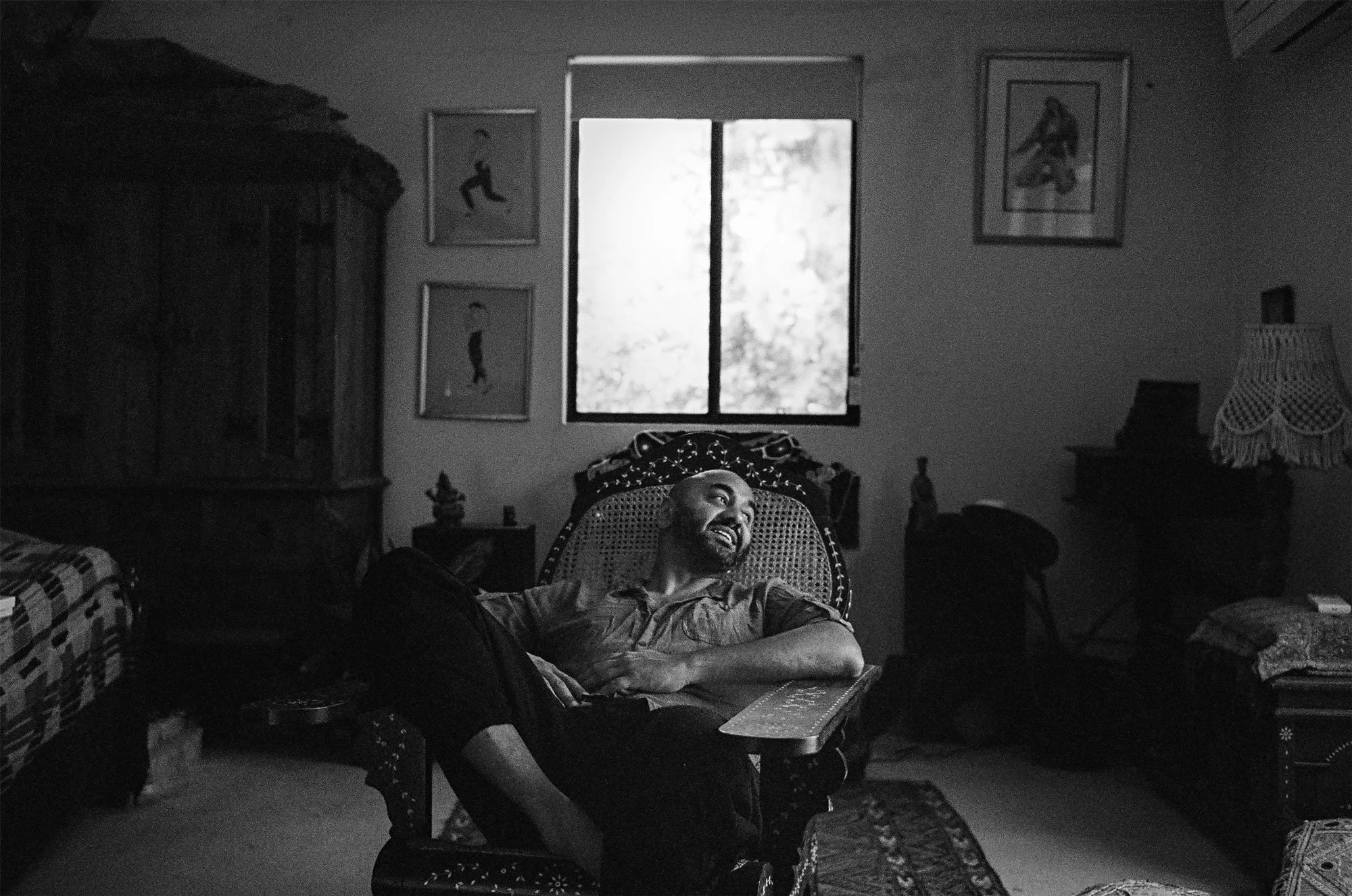 35-bw_000850620023_S.-Shakthidharan-sitting-in-his-favourite-spots-at-home,-Sydney,-9-January-2026_Photo-credit_Liminal-Magazine_Teresa-Tan.psd.jpg