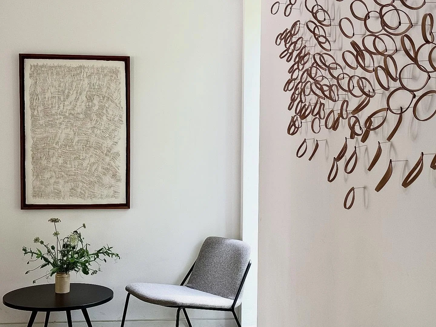 The best seat in the house, in my opinion.

I hung a new drawing from the Garden Almanac series at @tarmachan_cafe this morning. It is always such a peaceful place to spend time, especially seeing the work in that beautiful space and light.

I carefu