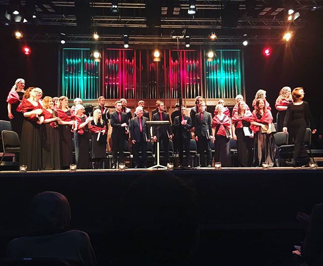 That's a wrap on our Christmas programme! Two sell-out nights and we couldn't be happier! Thanks to @dada_124 for this shot of the end of Wednesday's concert!
.
.
.
.
#madrigal75 #music #cork #magical #choir #choral #csm