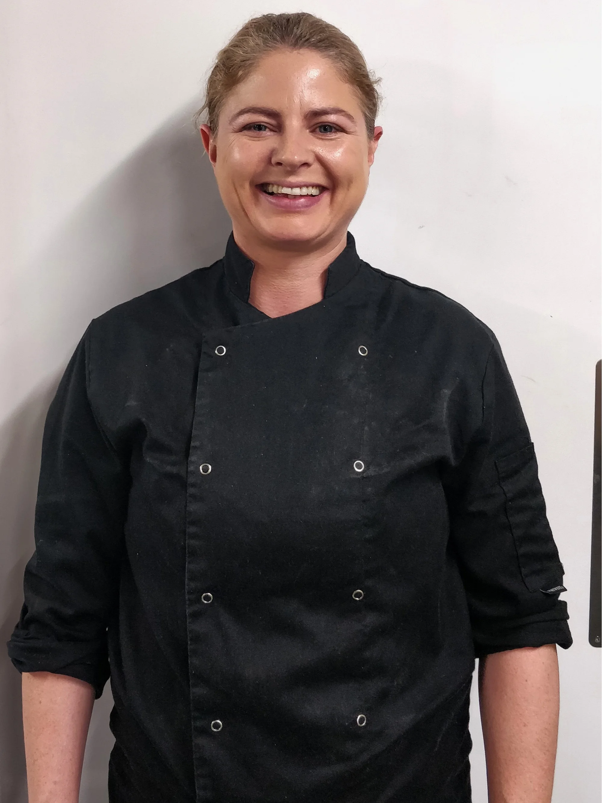 Yvonne Sinclair (Head Chef) Yvonne joined us at the end of 2018. An avid power-lifter & crossfitter with many years experience in cooking as an executive chef in some of the top restaurants in Cork. Her cooking has lifted us to an even higher place than before chef@bodychef.ie