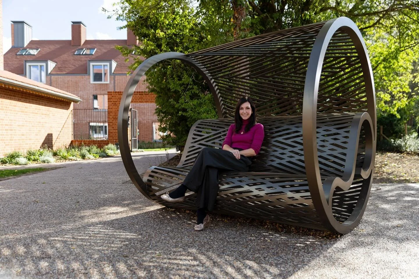 As you can see from my massive grin, I am very happy to share these photos of the completed Scroll Bench 😁 

Commissioned by St John&rsquo;s College, Cambridge this piece sits in a new college residential development designed by the wonderful @allie