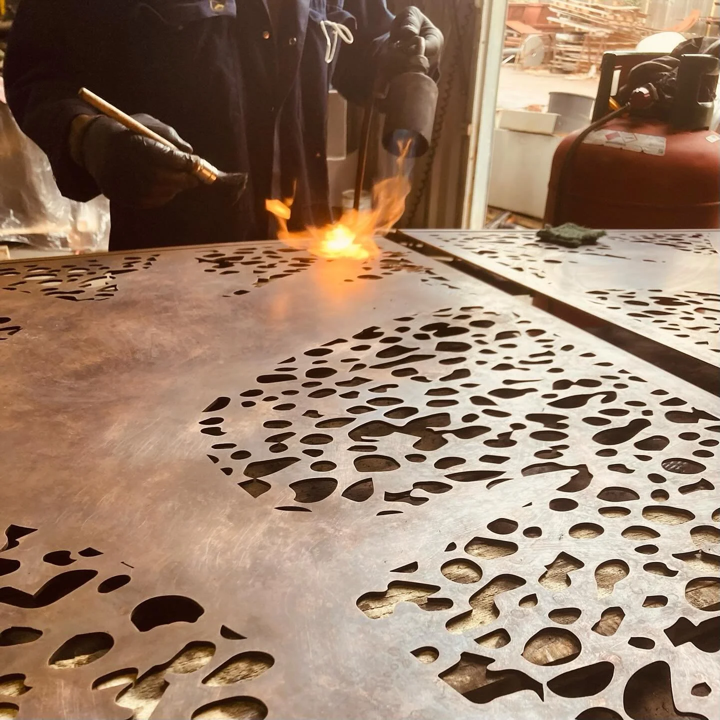 Shifting ideas | Shifting patterns | Shifting light 

My original concept for these fences was based on the patterns formed by medullary rays in oak, due to the prevalence&nbsp;of ancient oak trees in nearby Richmond Park. As time went on and ideas s