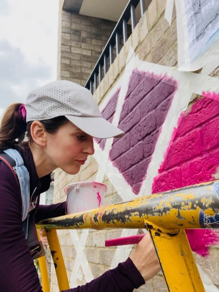 Talking Points in Purely is based on the concept of the criss-crossing network of cables that is formed from a telephone switchboard. ☎️ 

This piece is all about connections - connections between people and within communities.

I love to use local s