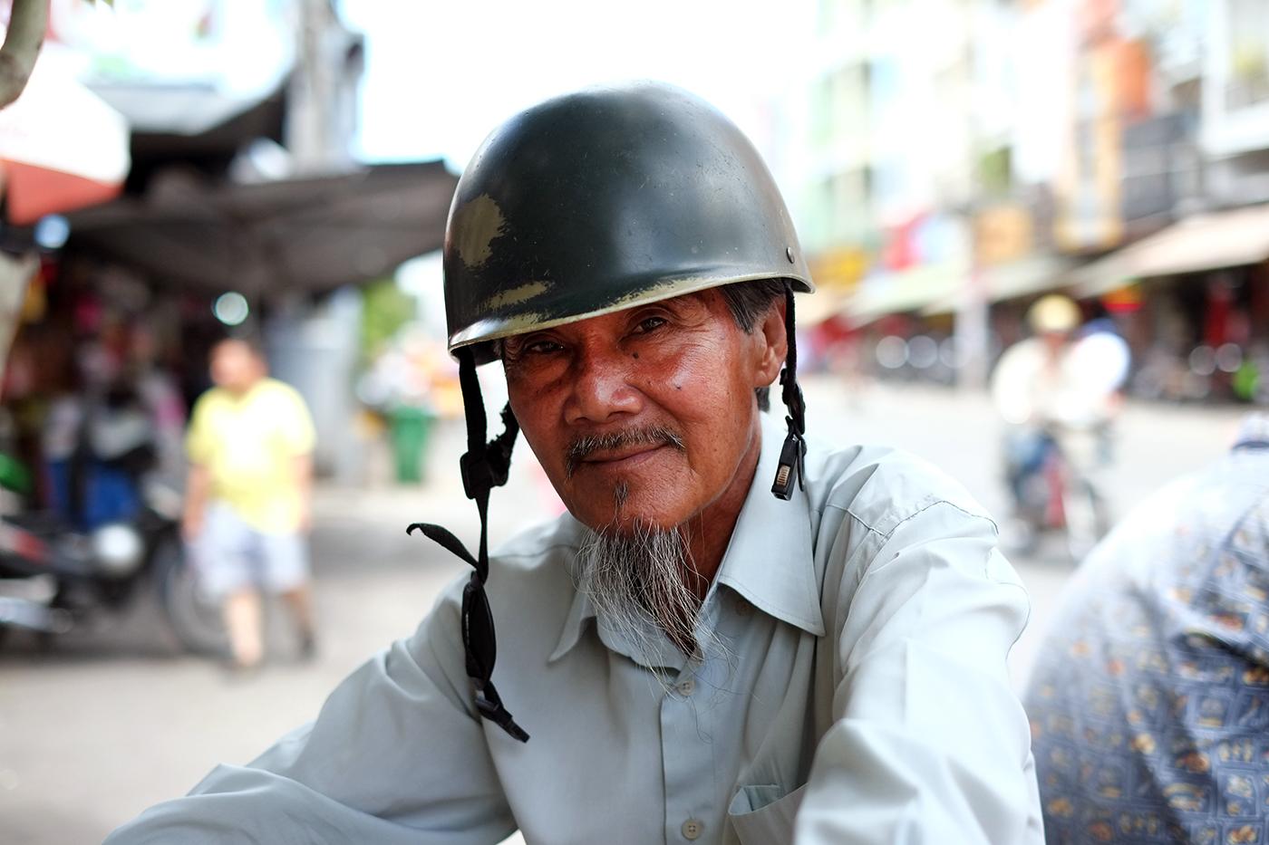 armyhelmetxeom.jpg