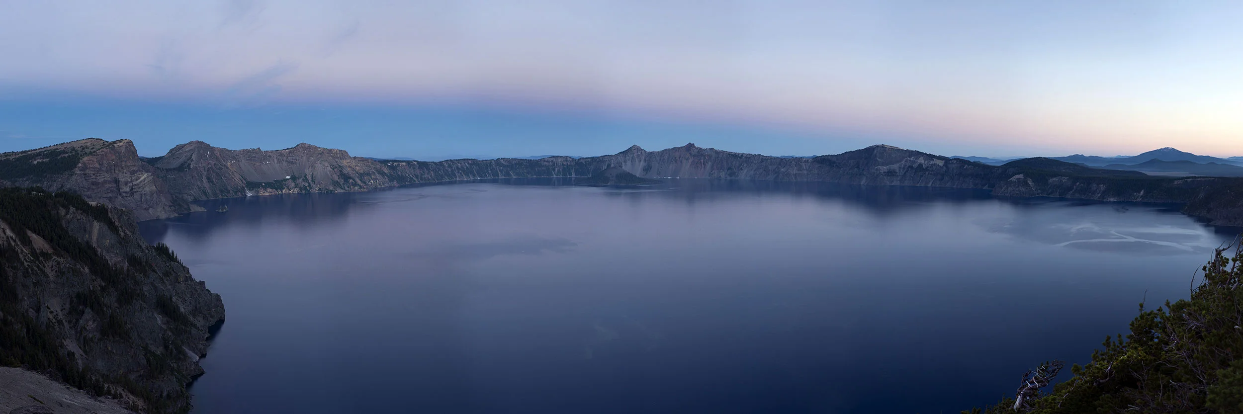 CraterLakeBlueGlow_9000w.jpg