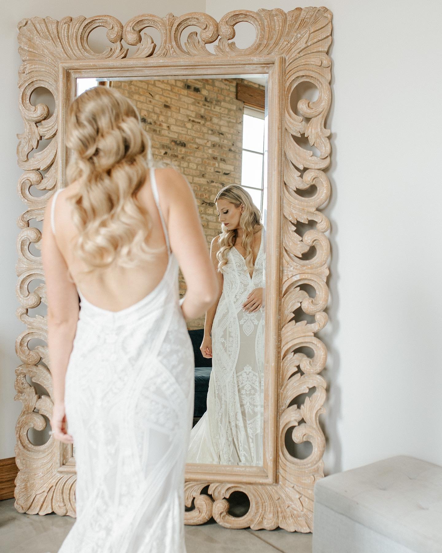 Becky getting read at The Brix. #orlandoweddingphotographer #tampaweddingphotographer#floridaweddingphotographer 
#chicagoweddingphotographer
#sandiegoweddingphotographer
#documentaryweddingphotographer