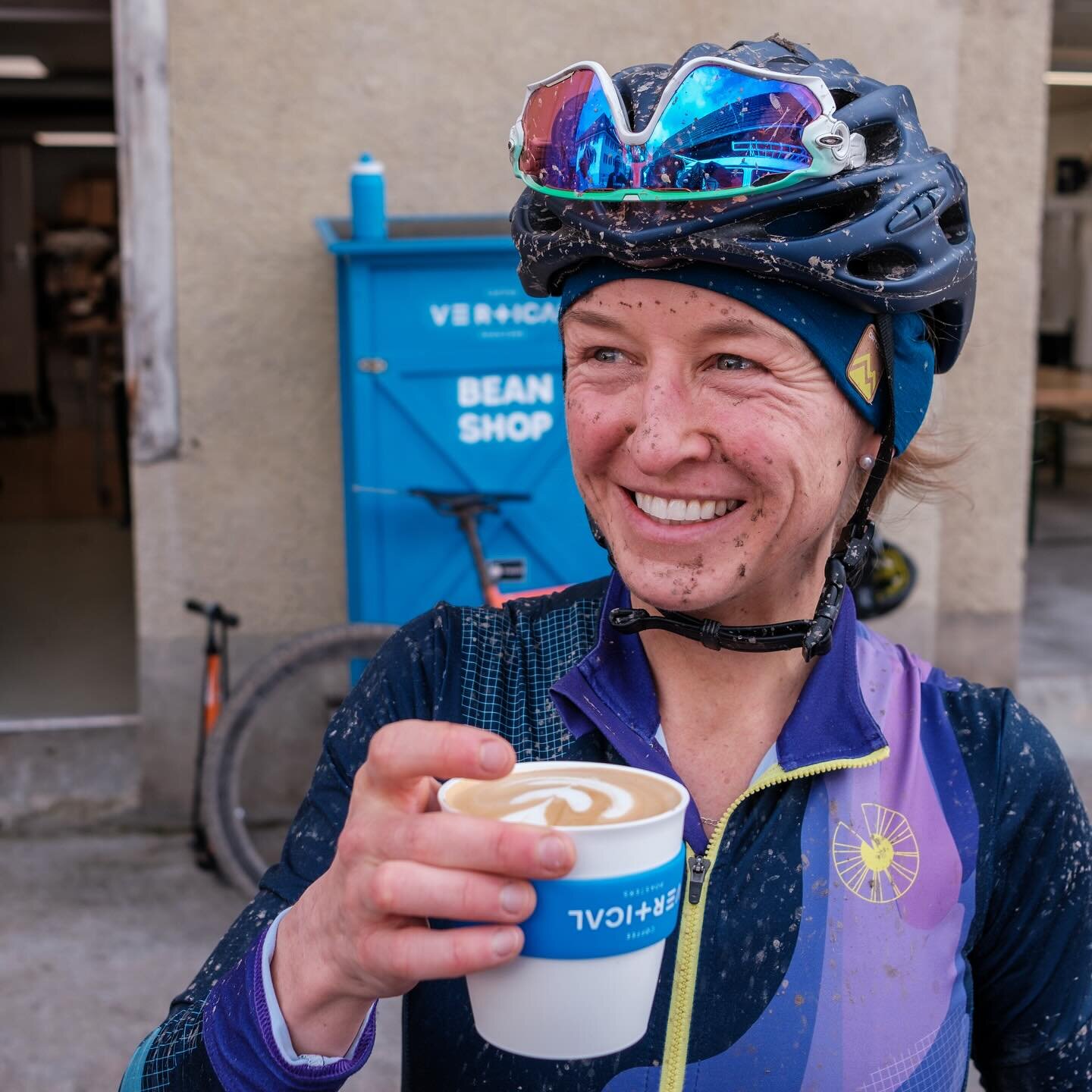 Diving into the fresh week with a big grin on the face 💙 when thinking of the weekend&lsquo;s muddy &amp; fun @vertical_brevet Gravel Discovery Ride 💙
.
.
.
#mondayroastday
#onmondayweroast
#coffeeroasters
#roastingcoffee
#lookback
#weekendevents
#