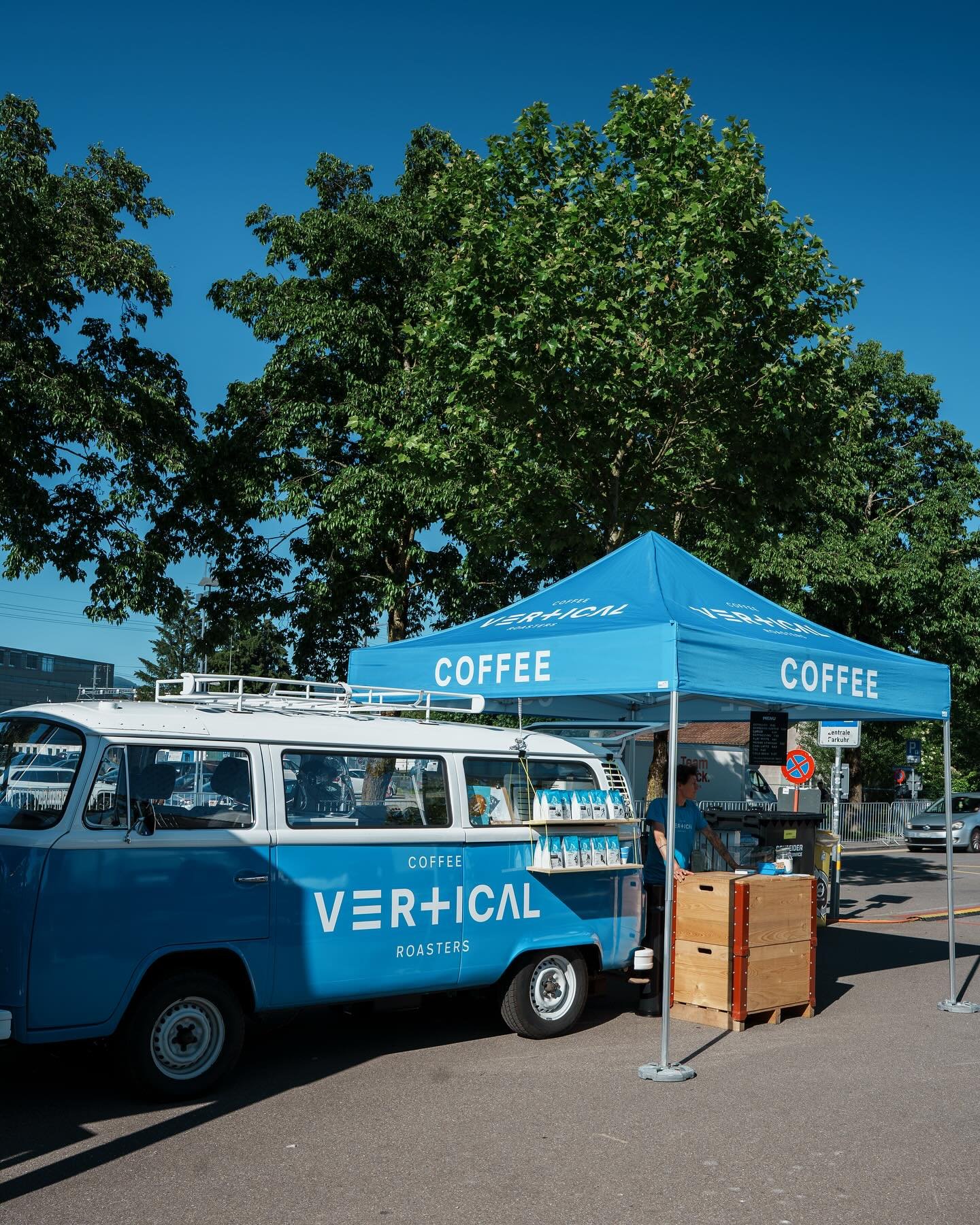 The weekend is rolling around 💙 which means it&lsquo;s time for another event with great coffee 💙 We&lsquo;re @zytturmtriathlon in Zug on Saturday afternoon and Sunday 💙 Whether you&lsquo;re racing the tri 💙 watching the pros 💙 or simply stoppin