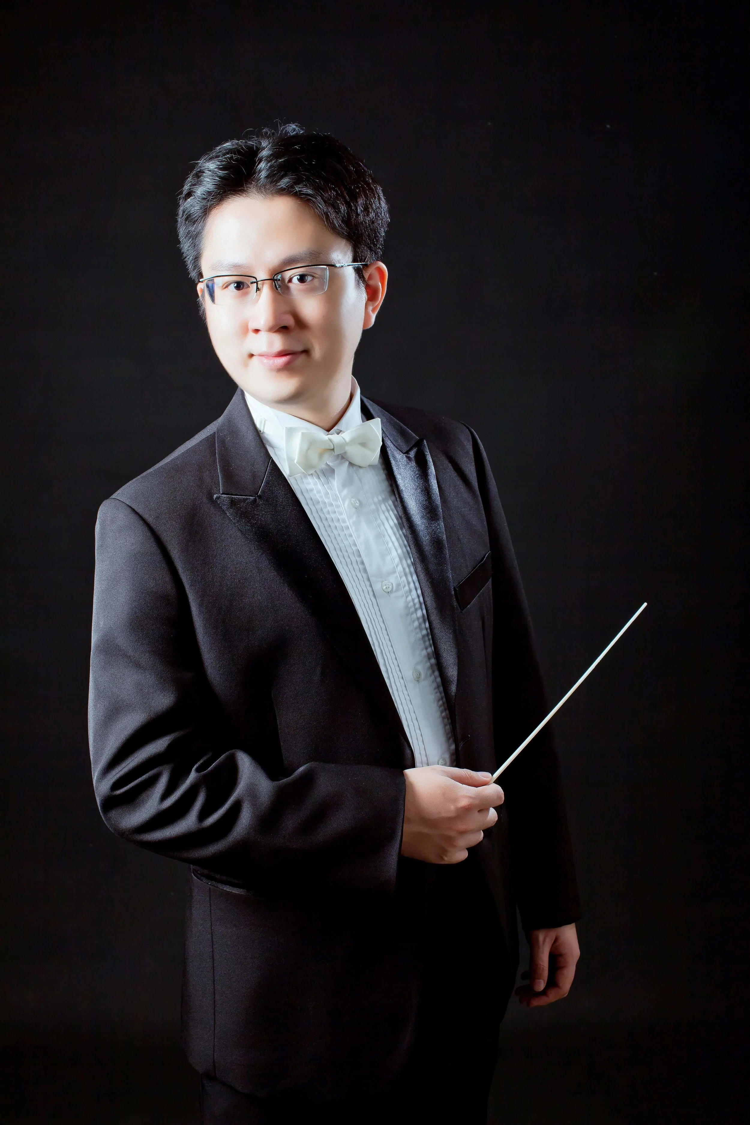 Hsuan Yu Alex Lee conductor.jpg