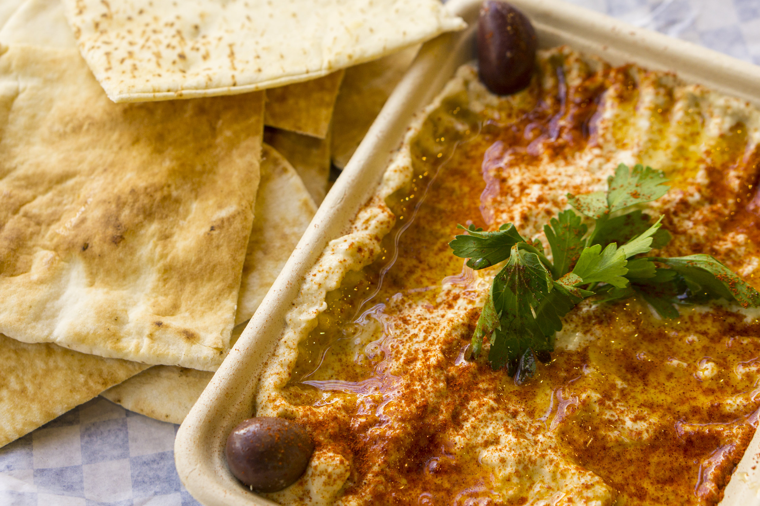 Hummus with Olive Oil and Fresh Pita