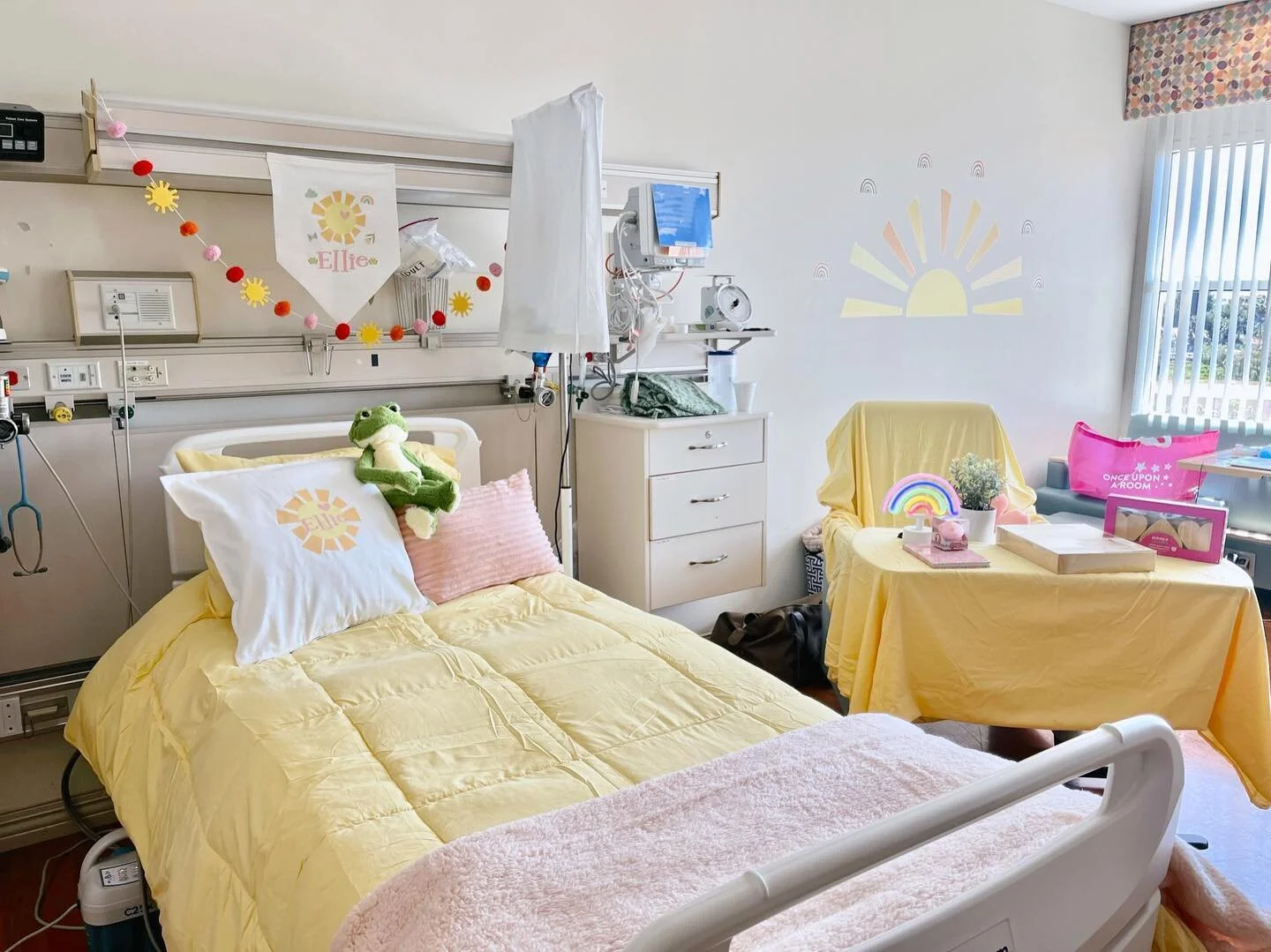 All sunshine and rainbows in Ellie&rsquo;s room @chocchildrens ☀️🌈 #onceuponaroom #OUR #magicmakers #transformation #roomdec #childrenshospital #hospitalroom #childlifespecialist #nonprofit #sunshine #chocchildrens