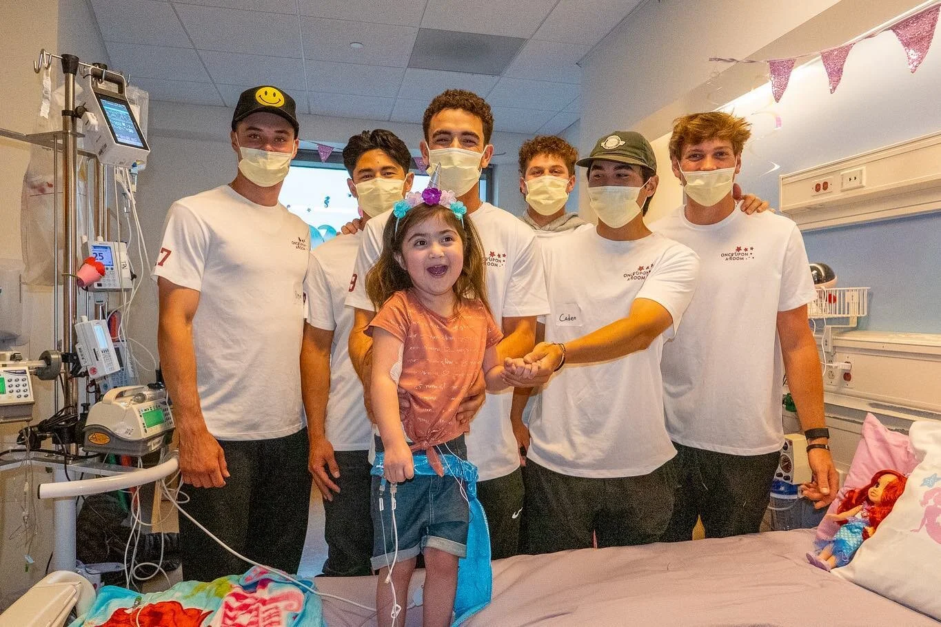 USC BASEBALL X OUR 💛 ⚾️❤️ Thank you so much to the @sctrojans_baseball team for fundraising and decorating with us! Couldn&rsquo;t have asked for a better group of young men to collaborate with! GO TROJANS❤️ #onceuponaroom #OUR #magicmakers #transfo