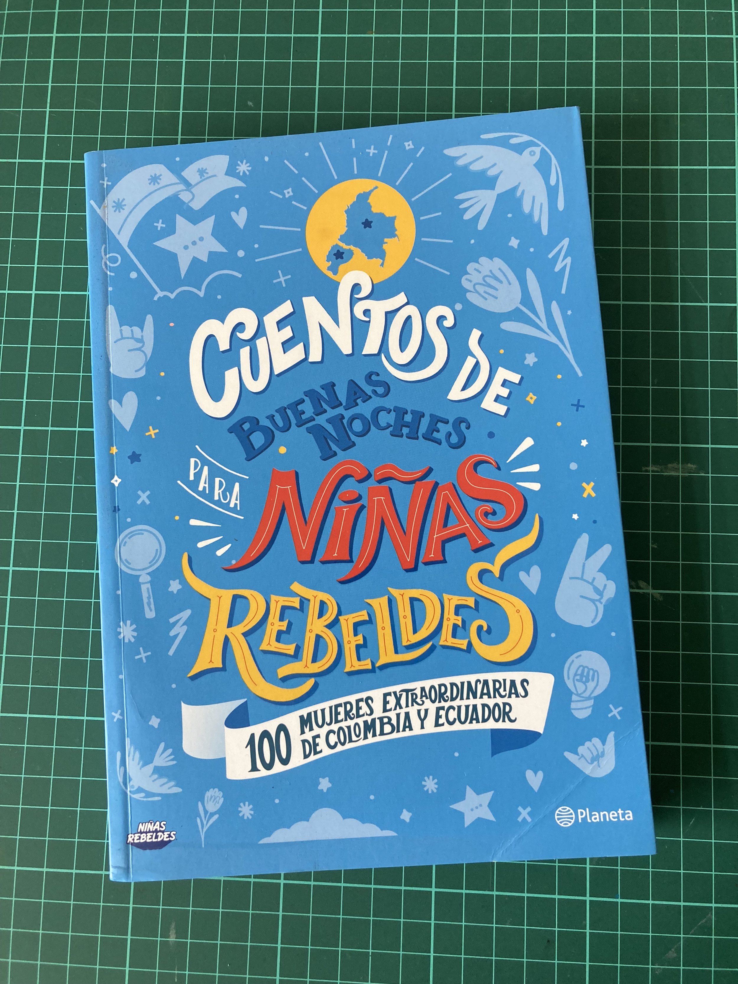  There were several women illustrators from Colombia and Ecuador that drew portraits in this book, and in my case, I illustrated Dolores Cacuango, Tránsito Amaguaña and Helena Gualinga.  -   Hubieron varias ilustradoras de Colombia y Ecuador para dib
