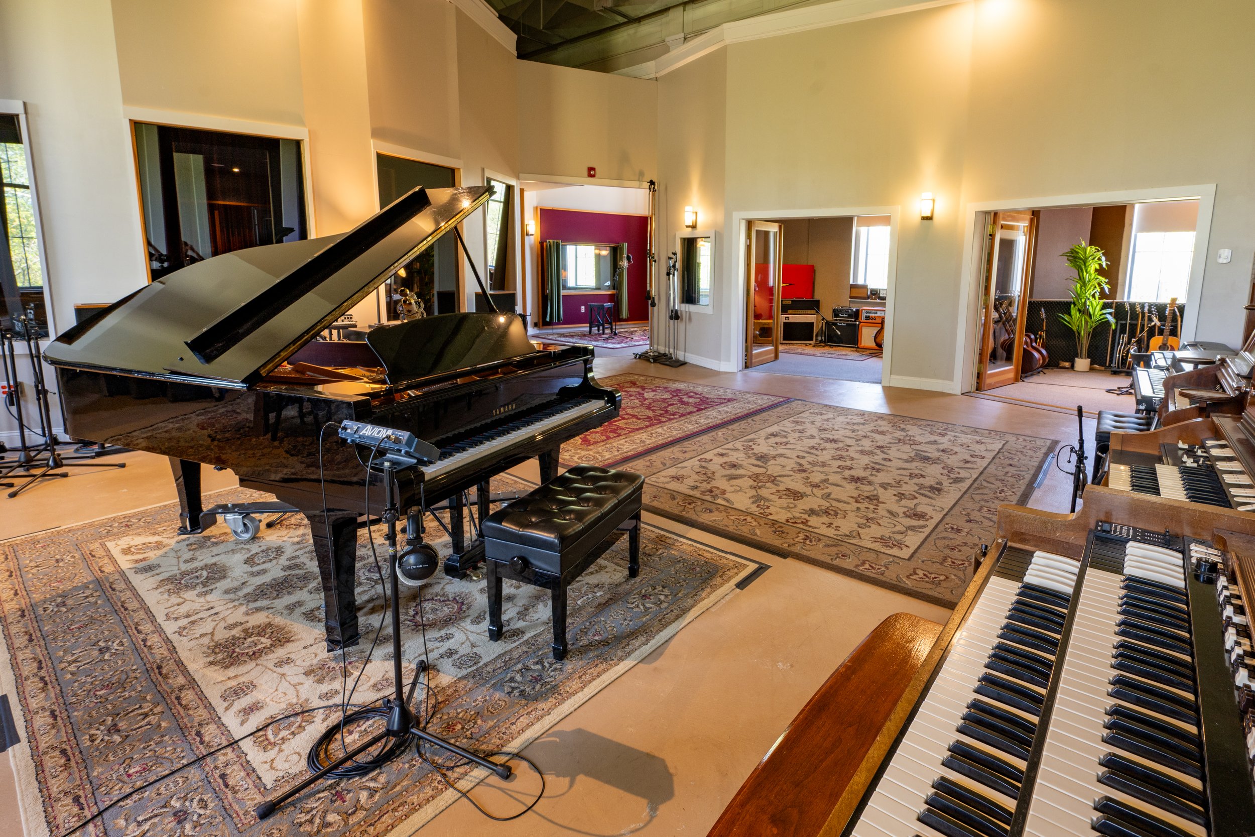 The studio features a Yamaha S6 7-ft grand piano, Wurlitzer 200A, Fender Rhodes, and B3 organ, among other awesome and regularly serviced keyboards.
