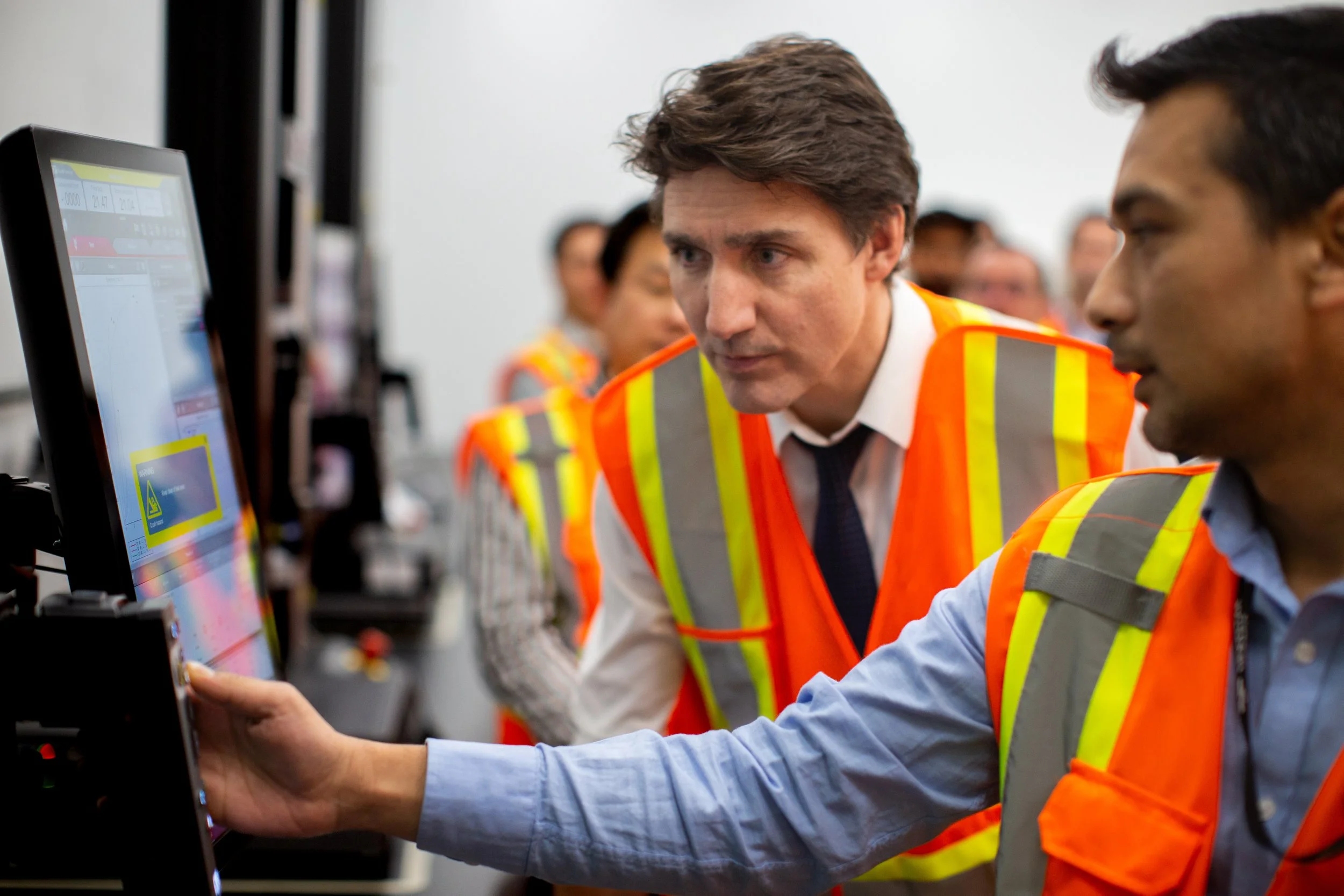 Justin Trudeau visits the Module Building at NextStar Energy, Canada’s first large-scale EV battery plant.  Photos for Stellantis North America. 