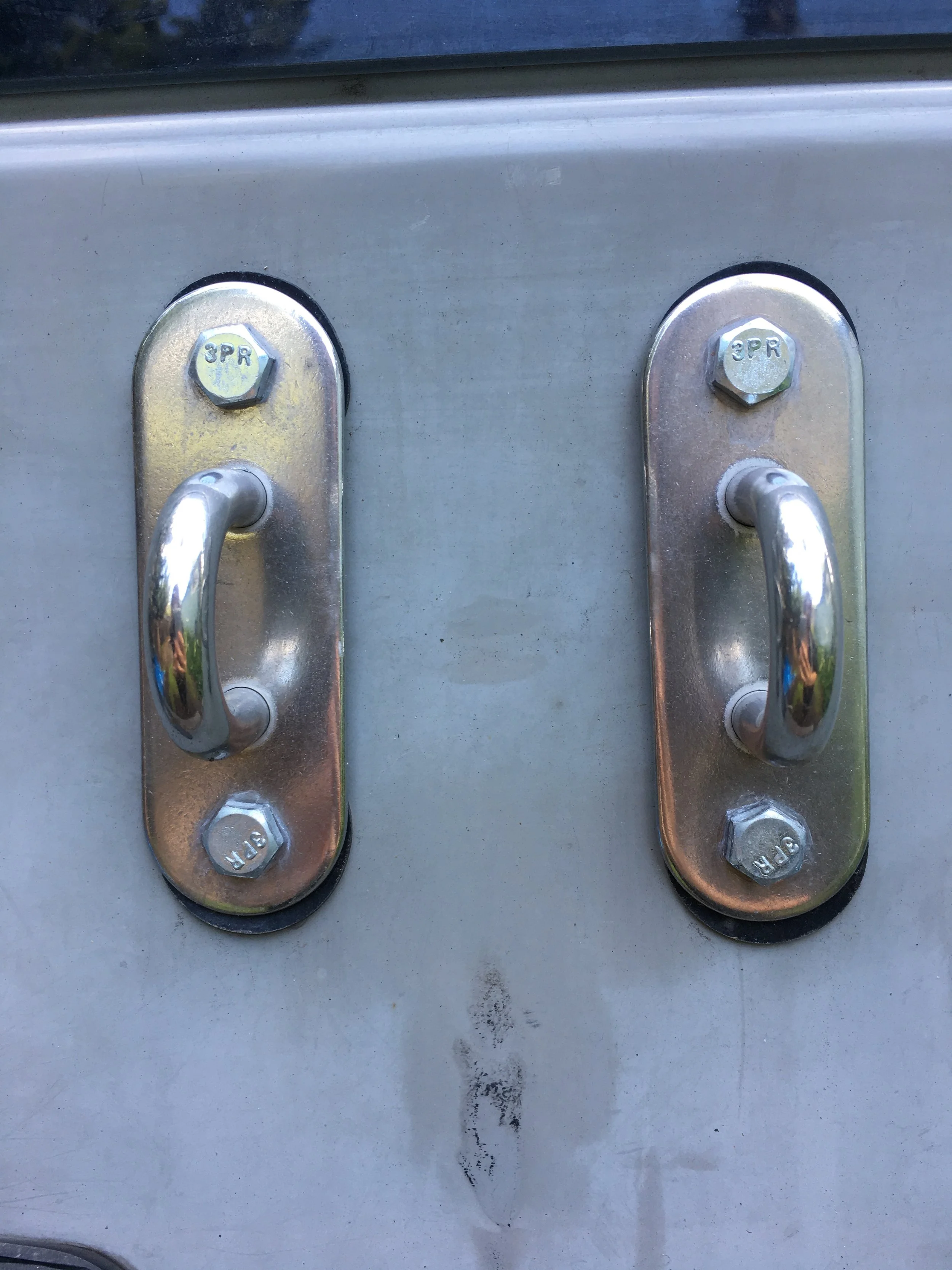 Oblong eye plates