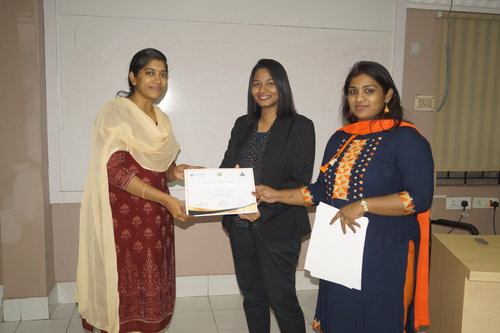 Dr.Sreedevi getting the ‘Best e-poster Award’ for the e-poster titled ‘Nanoshells in Oral Cancer Therapy’ in the CDE programme ‘Nanodrug Delivery in Dentistry’