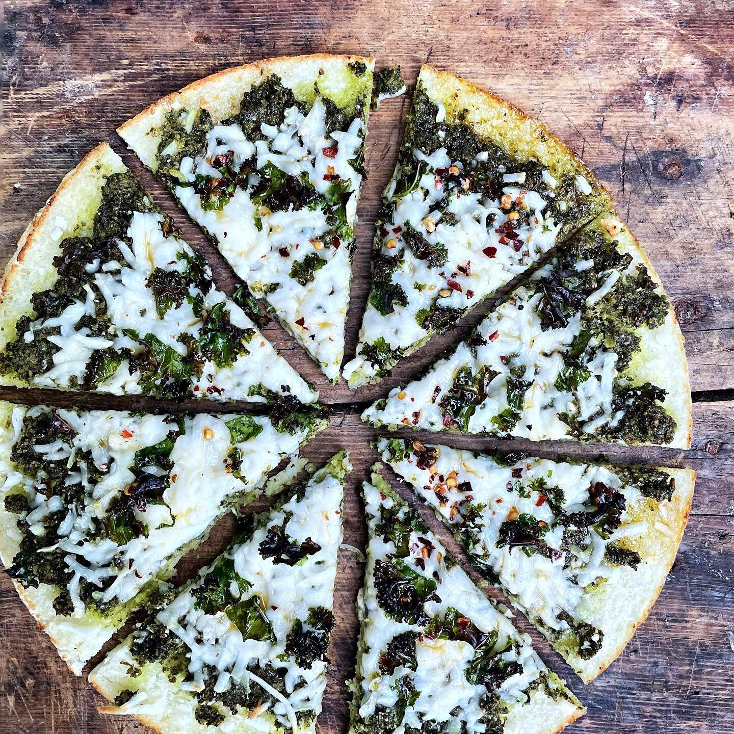 Kale pizza to the max.
Kale pesto +almond milk mozz + charred kale + chili oil on a cauliflower crust
GF + Vegan