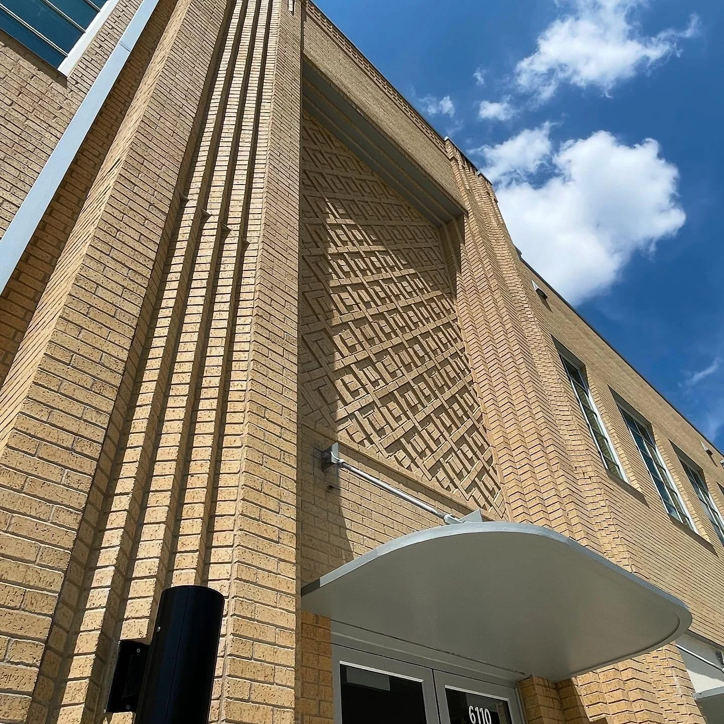 art deco is the best deco @eastvillage_atx  @huoarchitects